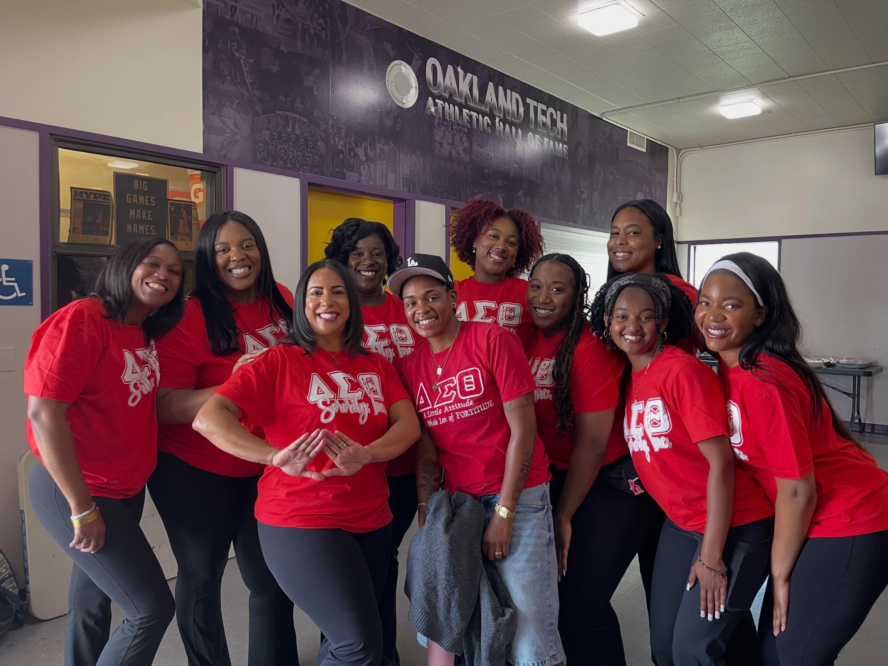 Members from our Chapter, along with other sorors from across the Bay in Berkeley Alumnae Chapter and Contra Costa Alumnae Chapter, performed at OUSD’s Black Graduation on Saturday at Oakland Technical High School. We are so proud to represent and participate alongside the many organizations that came together to support this special ceremony. Congratulations to the Class of 2026 graduates 🎓! #scholarship #DST