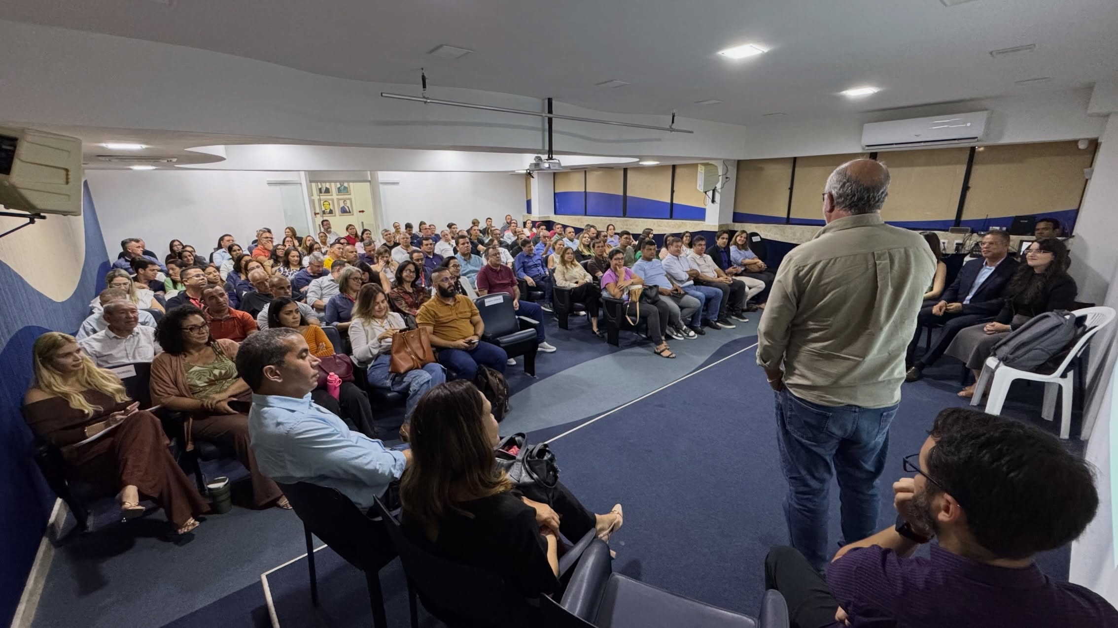Novo regulamento para comercialização de carnes é apresentado aos supermercadistas.