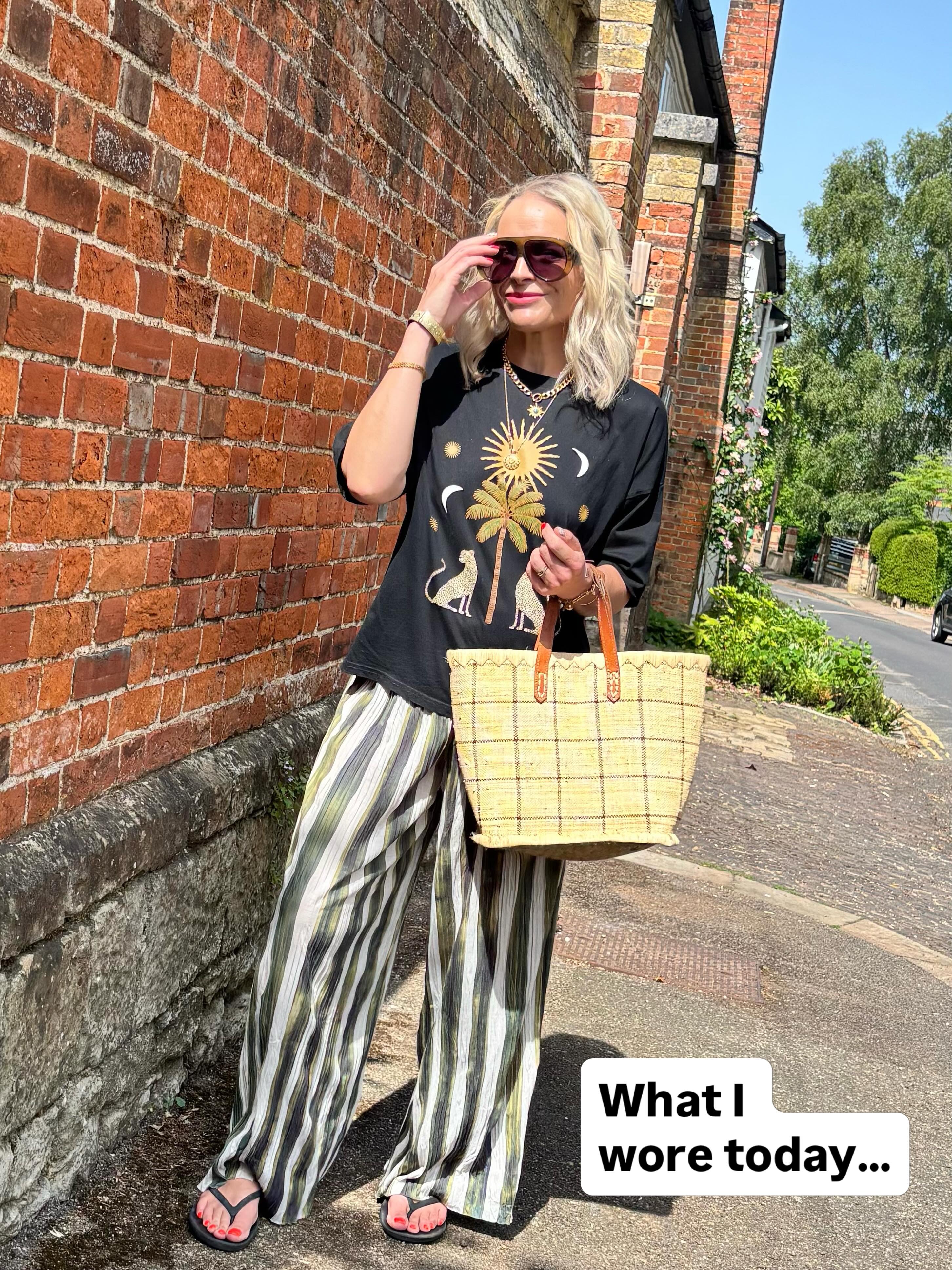 Too hot for a long caption so let’s run with #ootd #wiwt ☀️ ☀️ ☀️
Happy bank holiday!
Tshirt: @neverfullydressed (last year)
Trousers: @asos (last year)
Bag: @arket (3 years plus)
Style - personal style - personal stylist - women’s style - styling - style inspo - personal styling - casual outfits - everyday outfits - fashion - easy styling - rewear - restyle - wardrobe edits - reimagined - preloved