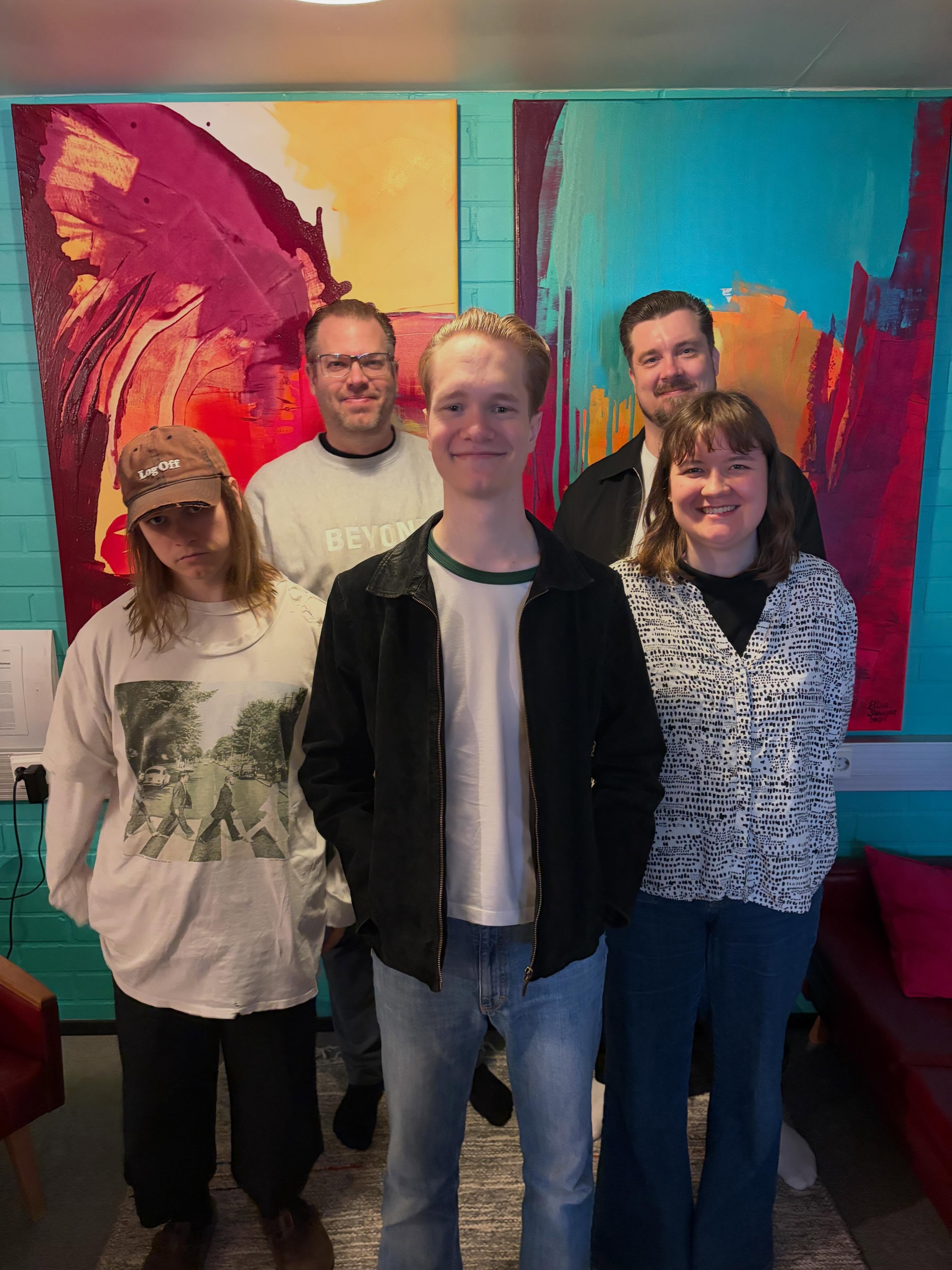 📣 SIGNING ALERT 📣
We have signed a publishing deal with the amazing @teemukissa_teemukissa 💥
Teemu is an upcoming producer & songwriter with a great sense of melodies and love for pop music.
Recent works include Petra’s ”Rautaa” and Sini Yasemin’s ”Noidankehä”, released last Friday. Teemu is currently working with kia, Milli, Petra, Eini & many more.
On top of this great collaboration, Teemu is also being mentored by the experienced and well-known producer Topi Kilpinen (@calltopify).
Happy to start this new path with Teemu! ❤️
#newsigning #isollamusic #elementsmusic