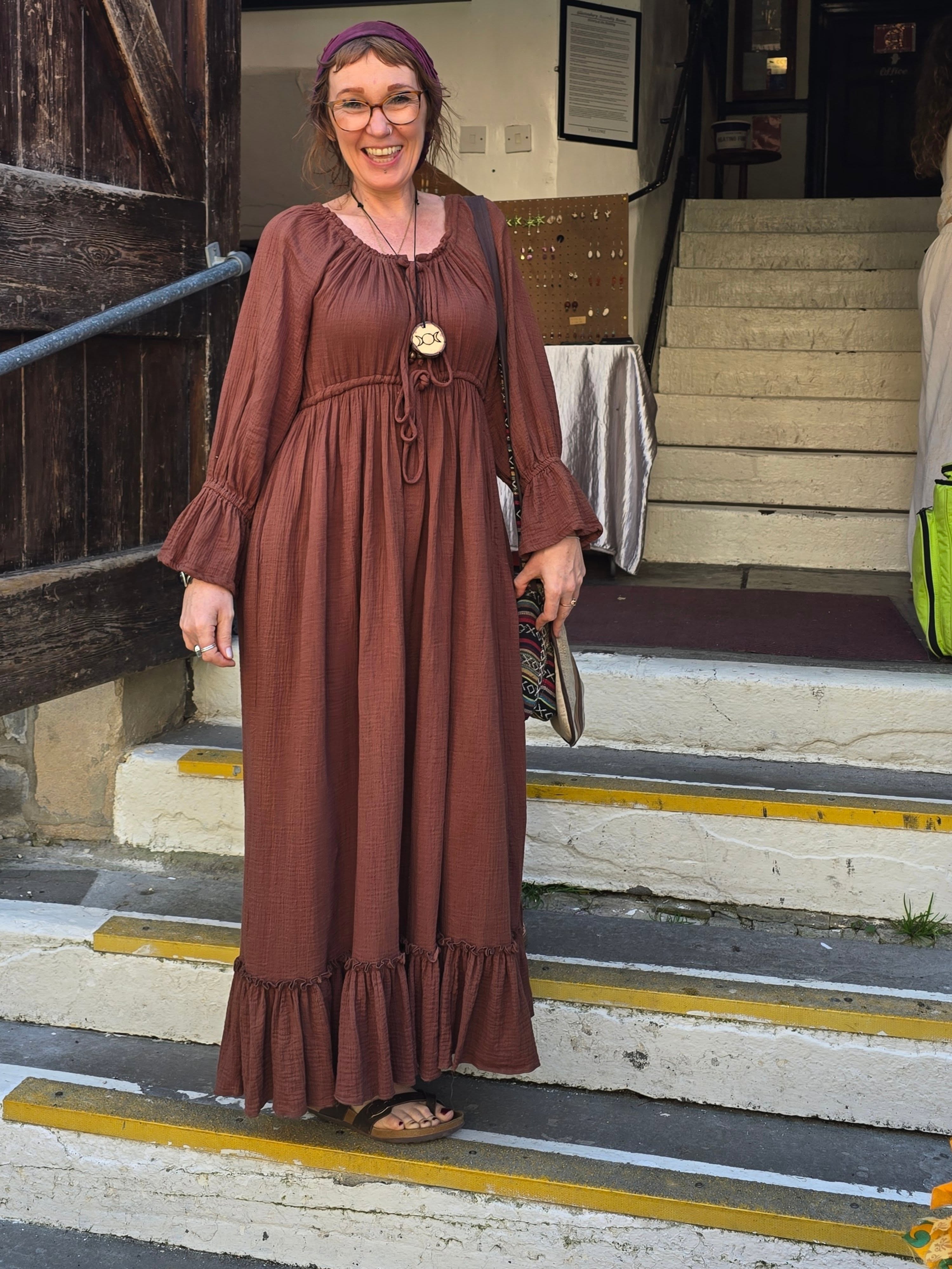 The lovely Jodie @tarotsphere rocking Peachy Pear Clothing at our events šāØļø
Frigg dress in Baked Earth and Enchanted Forest skirt ā¤ļø
If you are interested in a tarot reading, Jodie is based in Glastonbury and you can find her at most of our events š„°
(Impromptu) model is wearing a wooden creation by her partner Wayne of natural fusions.