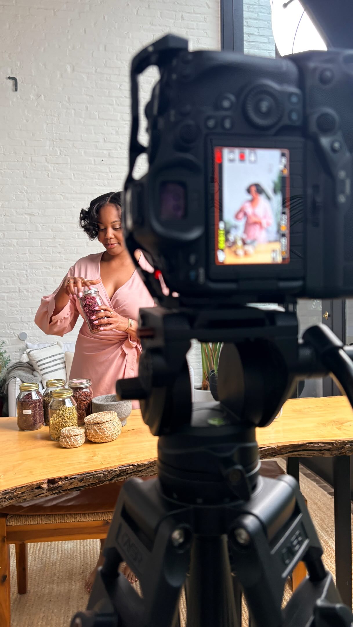 There’s no better feeling than when your vision you set for brand starting coming to fruition and the client can see it and appreciate it!
I love being a brand strategist! I love content days! I love sharing my vision
#brandingdesign #brandstrategist #contentdays #brandphotoshoot #brandstrategy