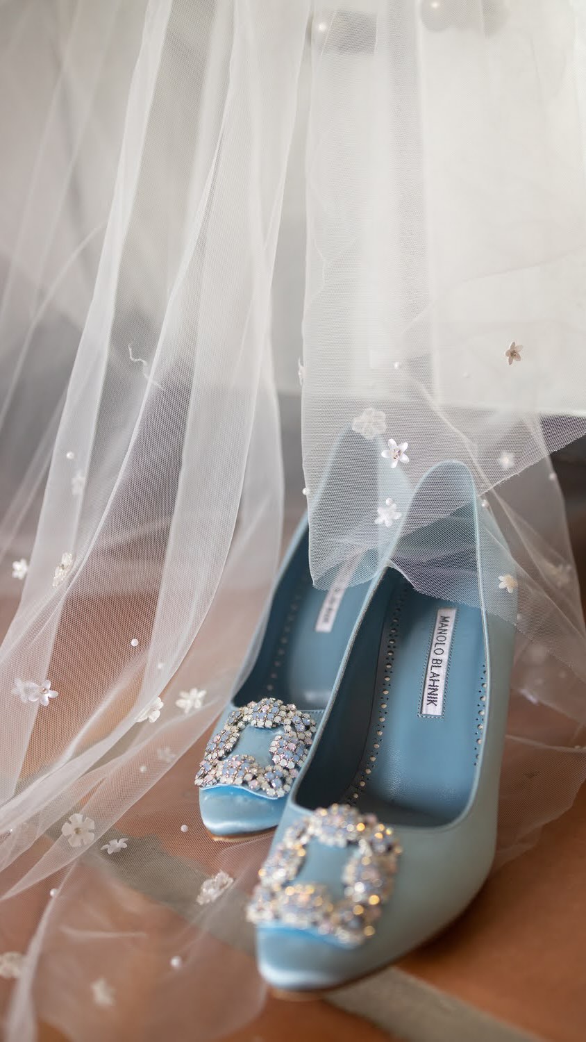 Just a reel full of pretty wedding things because apparently we have a type ✨🩶
.
.
Photo credits: @forevermorephotovideo @lexiemikaylephotography @nicoleastonphoto @sweetlyphotography @ashleymeaganphoto @mfeltphotography
.
.
#weddingdesign#zionweddingplanner #luxurywedding#weddingdetails #eventdesigner