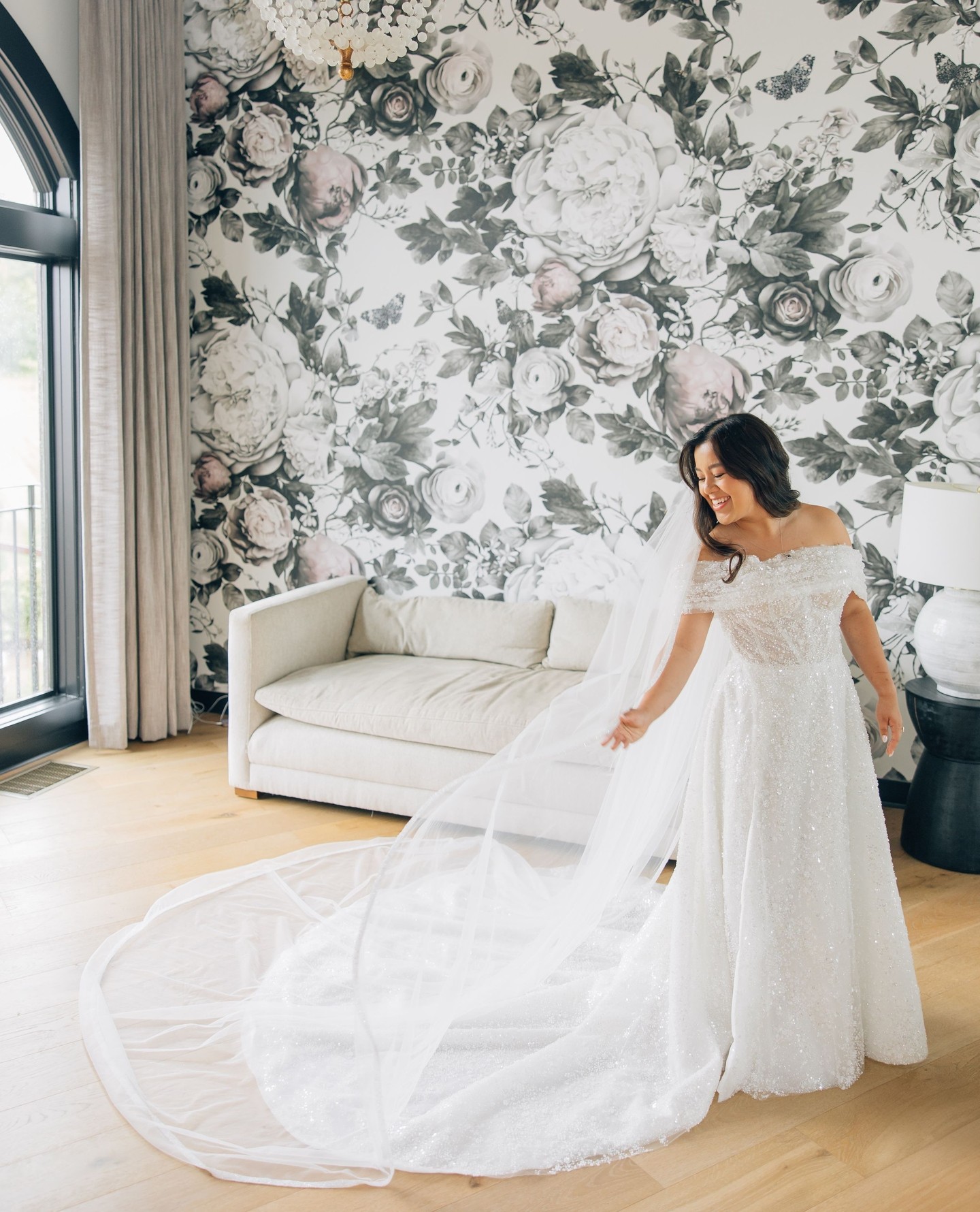Clarinda enjoying her bridal moment. đ Every bride deserves an easy, stress-free morning. One that allows you to soak up the moment, feel unhurried and spend time with her people. â
â
One of the questions we ask all of our couples is "How many people are in your wedding party?" The size of your group impacts your timeline for wedding day prep, including what time you will need to start hair and makeup, and how much time should be allotted for photos. â
â
How you feel on your wedding morning sets the tone for your day, so of course we want it to be amazing. â
â
Beauty: @jesus.arte + @zielbridal_â
Bride Fashion: @annabe.minnesotaâ
Catering: @chowgirlscateringâ
Ceremony Musician: @loring_string_quartetâ
Entertainment: @eternallyoursentertainment + @timeintopixelsâ
Floral: @wilderlandfloralâ
Photographer: @rachgraffâ
Rentals + Decor: @lineneffectsâ
Officiant: @perfectday_affordableidosâ
Transportation: @reneeslimosâ
Venue: @belleamevineyardâ
Videographer: @thepetersonbrosâ
â
#mnweddingplanner #mplsweddingplanner #minneapolisweddingplanner #Minnesotaweddingplanner