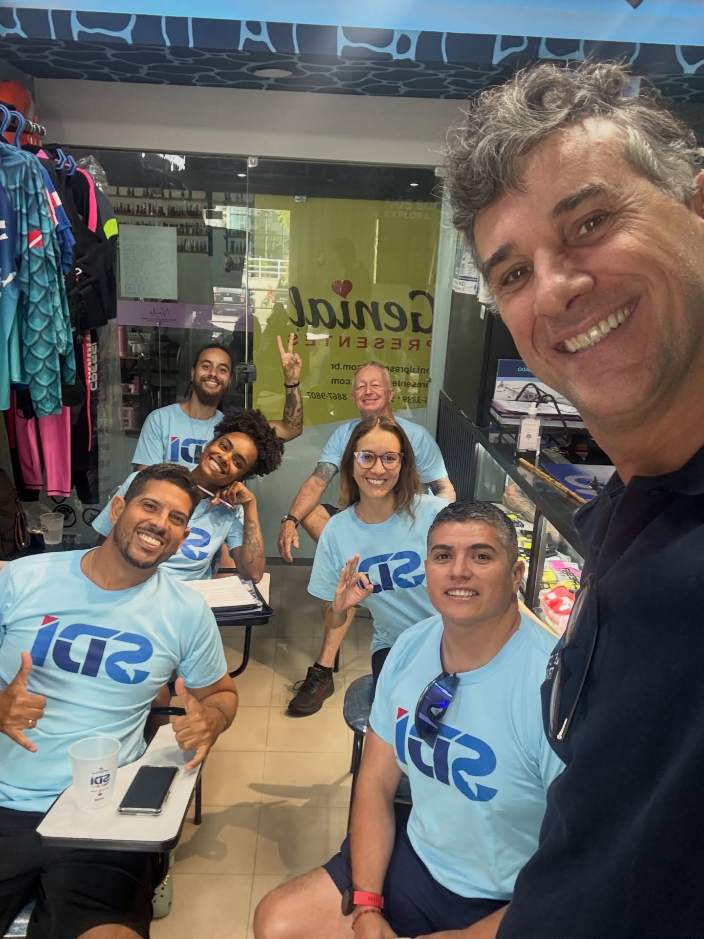 Começando o IDC SDI na Papuan Dive Center! 🤿💙
Hoje foi o primeiro dia de curso e os candidatos já começaram com muita dedicação, foco e vontade de evoluir. É sempre muito especial acompanhar esse momento em que mergulhadores dão mais um passo importante na carreira profissional e começam a se preparar para se tornarem instrutores.
O IDC é uma etapa intensa, cheia de aprendizado, troca de experiências e crescimento. E por aqui a turma já mostrou que veio com energia boa e muita disposição!
Sejam todos muito bem-vindos ao curso. Que seja uma jornada incrível, de muito conhecimento, amizade e evolução dentro da nossa SDI One Dive Family! 👏🌊
#SDI #SDIBrasil #OneDiveFamily #IDCSDI #InstrutorDeMergulho PapuanDiveCenter Mergulho ScubaDiving DiveProfessional MergulhoBrasil