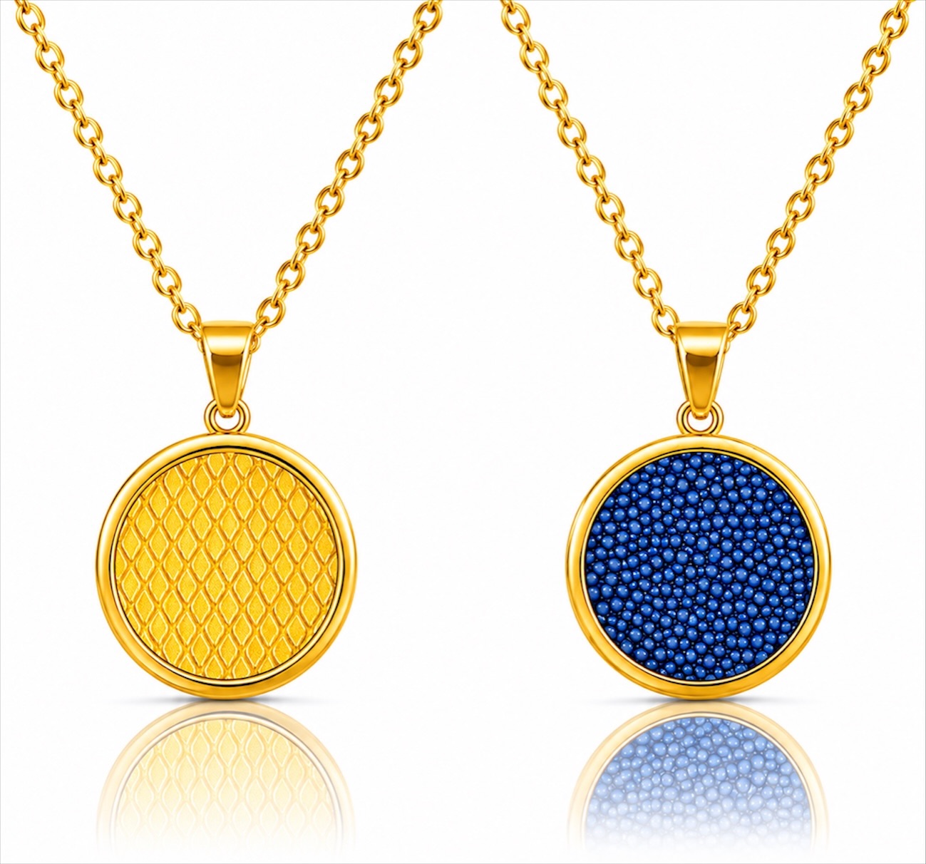 Luxury in every detail✨
#AnnieHandbags #LuxuryJewelry #StatementNecklace #StingrayJewelry #PythonJewelry