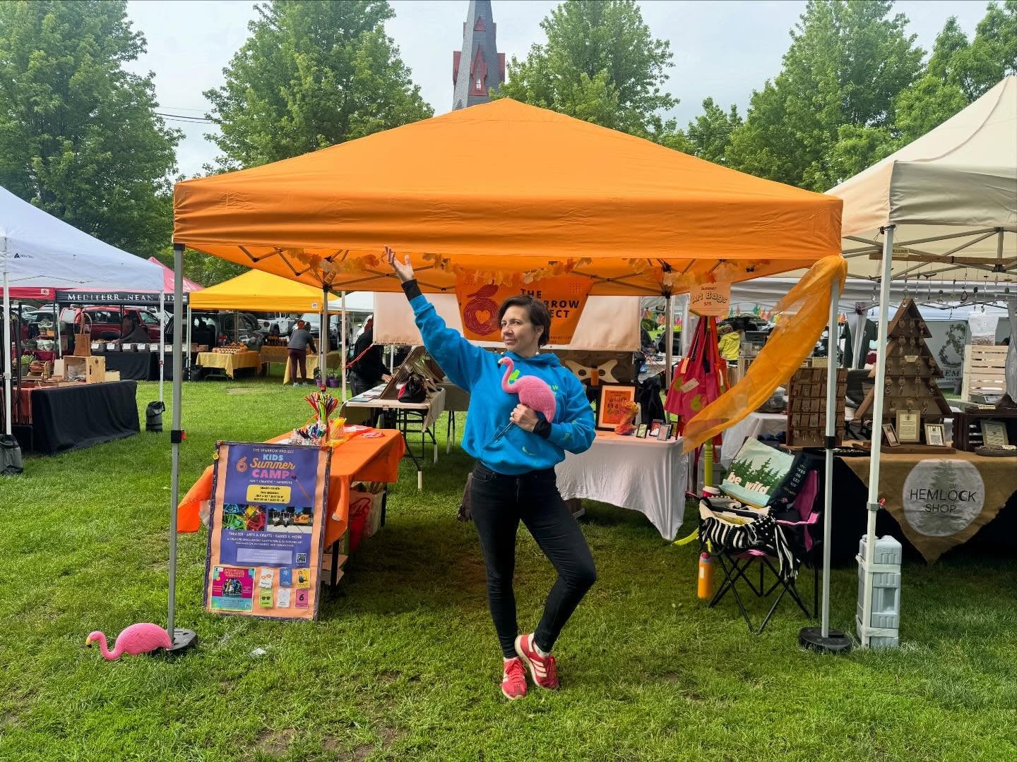 Look who got her own tent! What do you think of the color choice? 😉
if you’re in town, come and see me @shelburnefarmersmarket and let’s make something!
#thesparrowproject360 #marketdays #shelburnevermont
