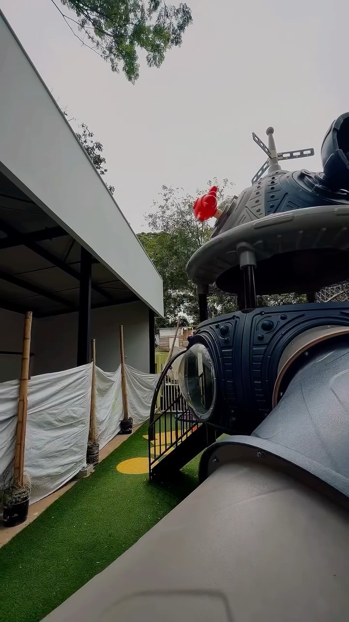 ¡Avanzamos en grande en el Parque Comercial Lago Verde! 🚧✨
Iniciamos la construcción de una moderna estructura metálica con cubierta en teja sin traslapo para la nueva zona comercial, un proyecto pensado para brindar mayor funcionalidad, resistencia y una imagen moderna al sector.
Seguimos construyendo espacios que impulsan el crecimiento empresarial y comercial. 💼🏗️