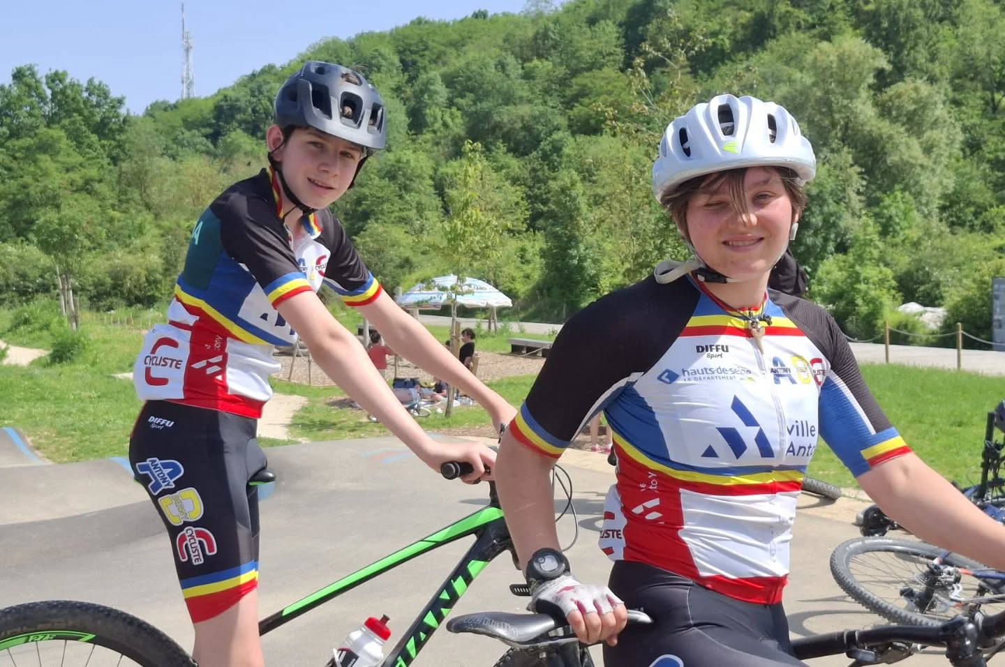 #ABCteamvtt 🟦🟨🟥
La Team VTT présent sur la piste Olympique d'Elancourt ⛰️