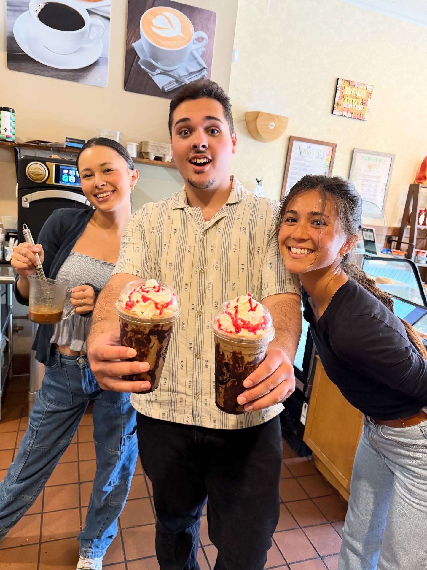 Serving up smiles & lattes @theuglymugcoffeehouse 😁☕️.
.
.
#theuglymugcoffeehouseburbank #burbankblvdlife #burbankcoffee #coffeeshop #coffeeandsmiles