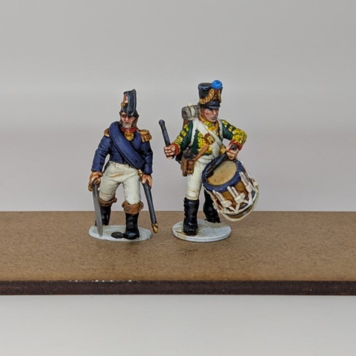 Napoleonic French line infantry officer and drummer, post-1812. Part of a recent commission, high detail finish.
#perryminiatures #napoleonicminiatures #historicalwargaming #napoleonic