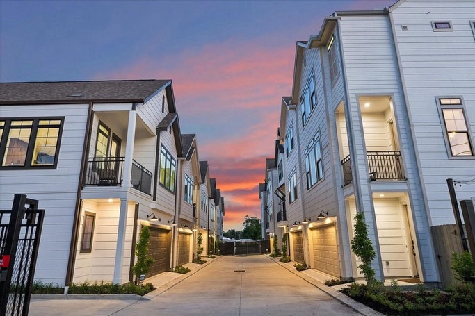Modern, gated, low-maintenance living in the heart of Oak Forest/Garden Oaks.
Thornton Oaks by Riverway Homes offers thoughtfully designed single-family homes with modern finishes, flexible 2- and 3-story floor plans, and the kind of location that keeps you close to Houston’s best dining, shopping, and commuter routes. From open-concept living to elevated details throughout, these homes are designed for real life without sacrificing style.
With multiple homes available now, this is your chance to tour one of Riverway’s newest communities.
📍734 Curtin St
📍738 Curtin St
📍740 Curtin St
📍752 Curtin St
📍756 Curtin St
📱 Contact Christian Martin to schedule your private tour
#ThorntonOaks #RiverwayHomes #OakForestHomes #GardenOaksRealEstate #HoustonNewConstruction HoustonHomesForSale GatedCommunityHouston HoustonBuilder