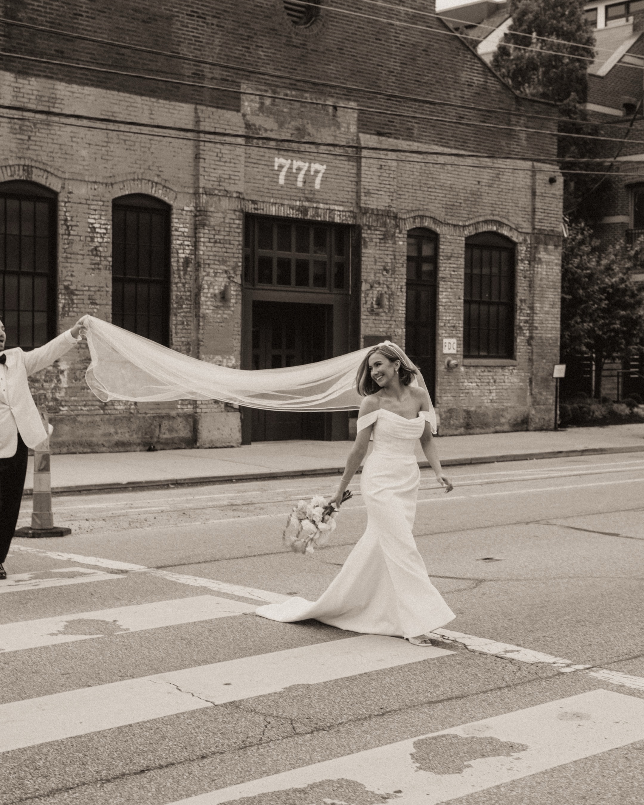 Forecast: 100% chance of rain
Reality: 100% chance of vibes, blue skies + the most perfect wedding day
Columbus Wedding Photographer, Elopement Photographer, Ohio Wedding Photographer, Hocking Hills Photographer