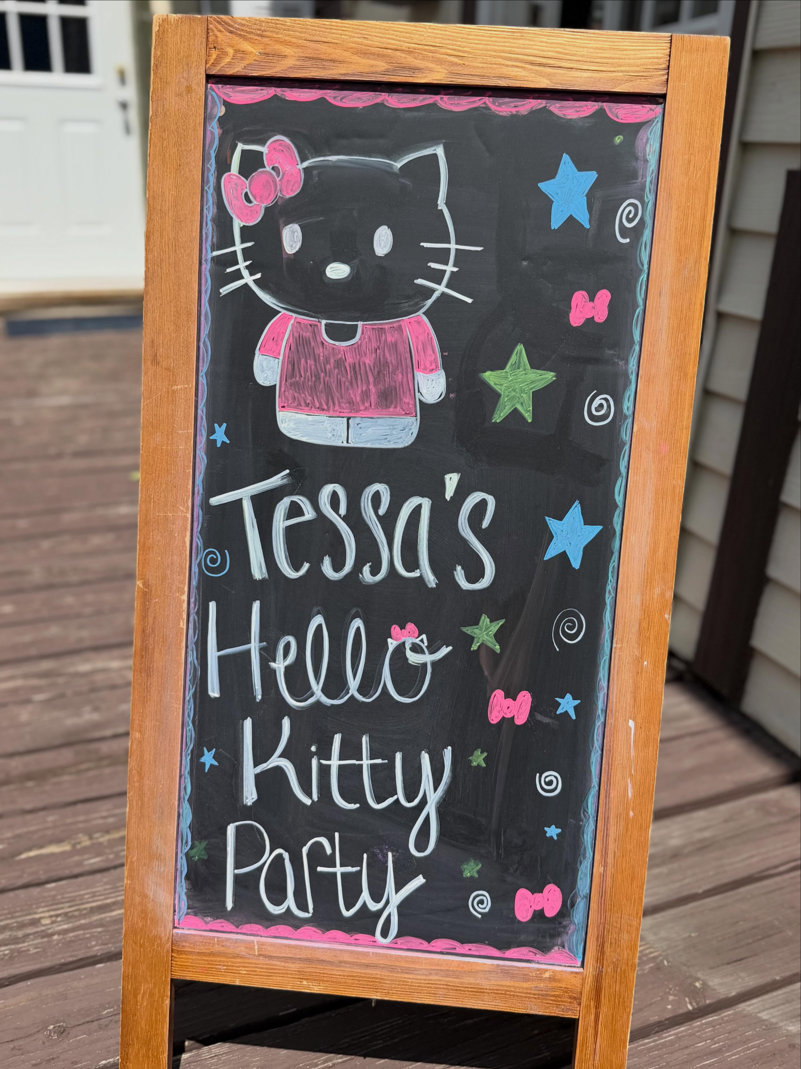 Introducing my first HELLO KITTY themed Party for sweet Tessa π πββ¬
The party consisted of hairstyles for all of her friends with tinsel, glitter, nail painting π
,& handmade Hello Kitty Bows π
The specialty birthday drink: Hello Yellow Lemonade π
Hello Kitty Tattoos & lipgloss were a hit π
Thank you for choosing to party with us at Rose & Rae π
#hellokitty#themedparties#newlenoxhair
@britnaynicolev