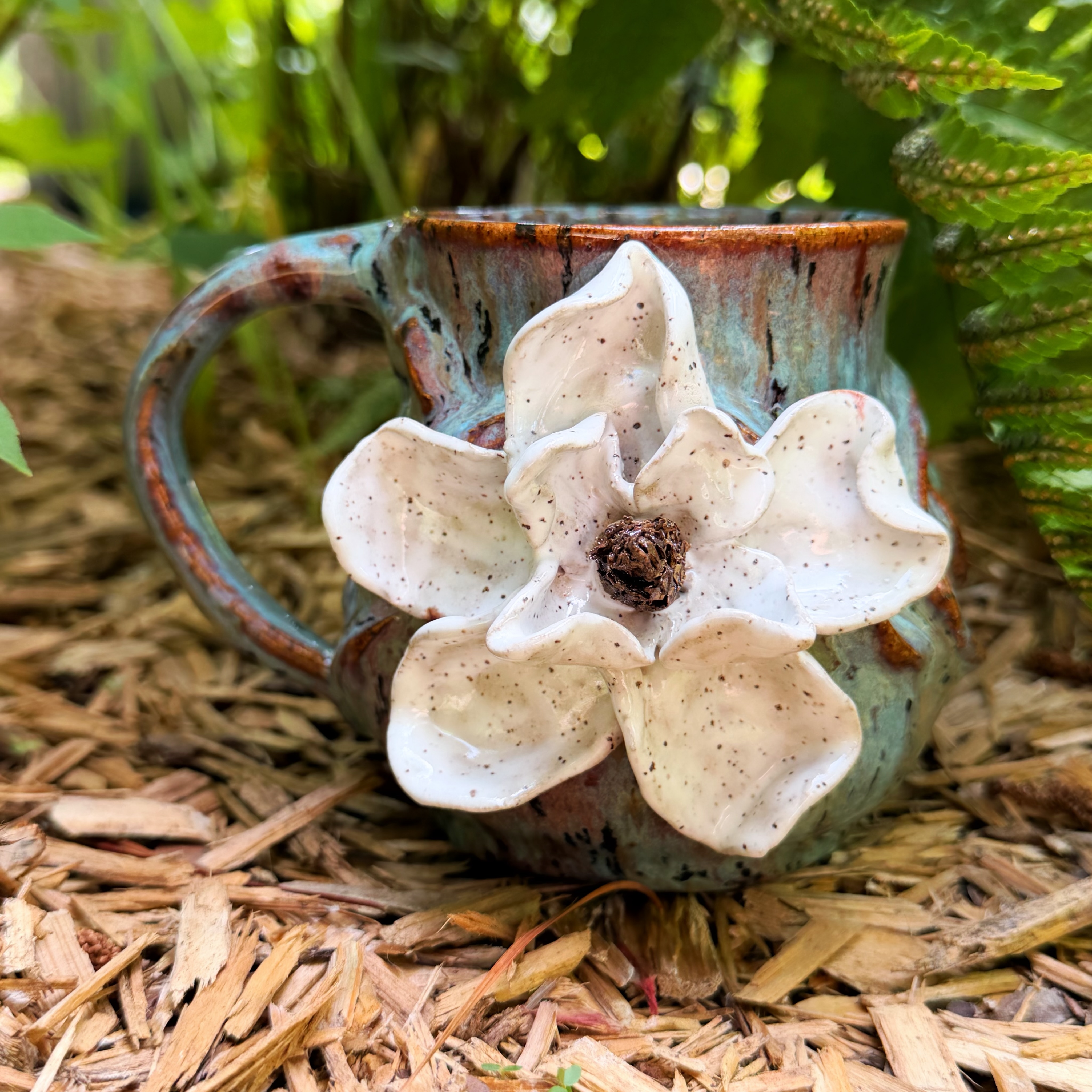 A truly Southern mug, featuring the magnolia in all her glory 🤍 One of the newest pieces from a small-batch collection.
#mugsofinstagram #sweetmagnolia #ceramicartist #custommug #charlestonsc