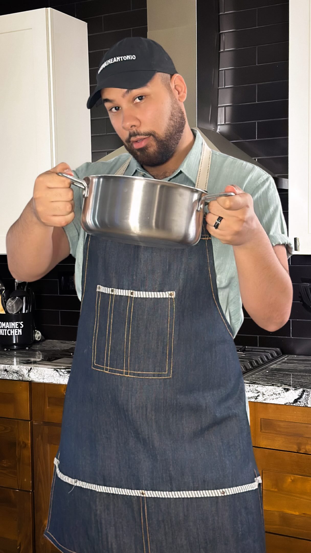 Welcome back to JoMaine’s Kitchen. I know it’s been a while, but real estate had me busy. 😊
This time in JoMaine’s Kitchen, I’m making homemade bolognese. Rich, slow-simmered, and the kind of sauce that makes the whole house smell amazing.
#JermaineAntonio #Recipe #Bolognese #Food #CoachellaValley
