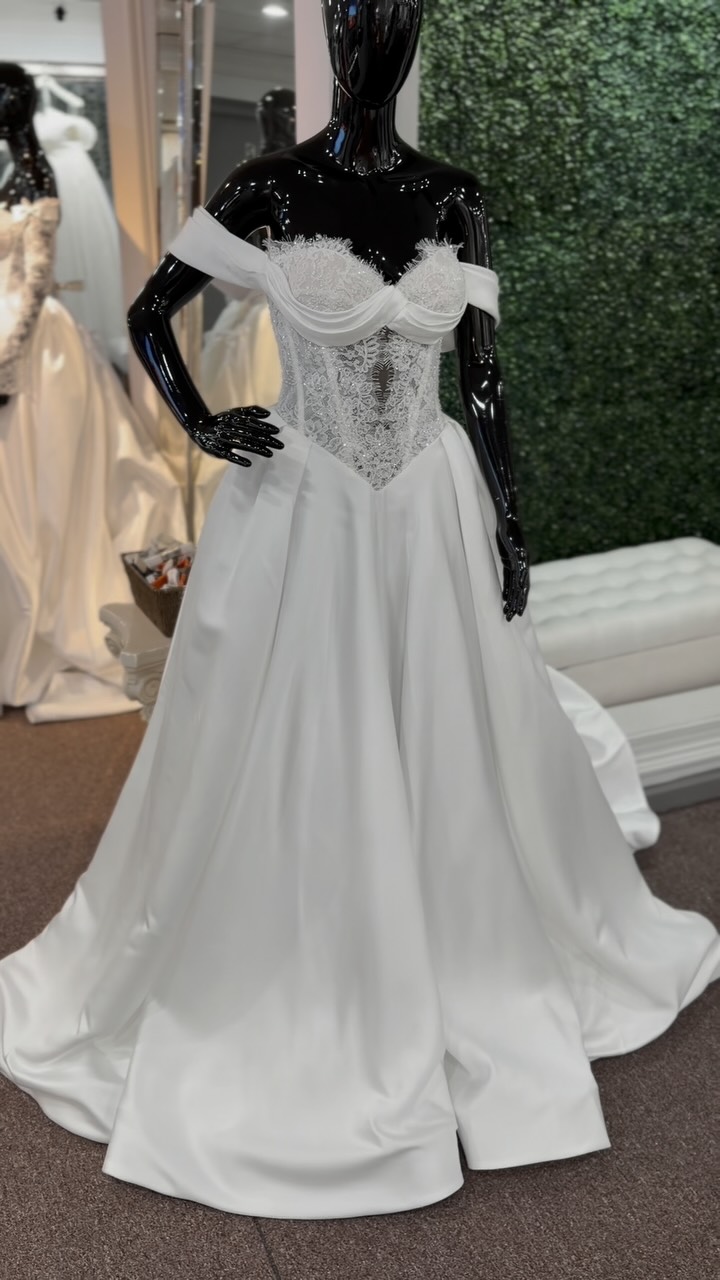 New designs just arrived and we are obsessed 🤍
Timeless elegance, modern romance, and details that make every bride feel unforgettable ✨👰🏻♀️
Find your dream dress at Amore Bridal Couture
Book your appointment and say yes to the dress of your dreams 💍🤍 713-668-3100
#HoustonBride #BridalGown #WeddingDress #BrideToBe #AmoreBridalCouture HoustonWedding LuxuryBride ModernBride BridalFashion WeddingInspiration