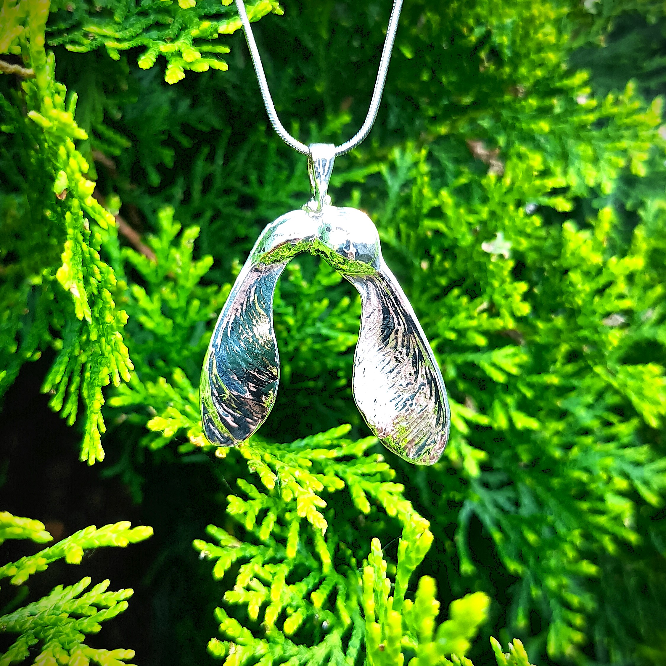 Sieraad met een ziel. Echt esdoornzaadje, .999 fijn verzilverd. Terug op voorraad!
"Made with magic"
#uniekesieraden #esdoornzaad #zilverensieraden #madewithmagic