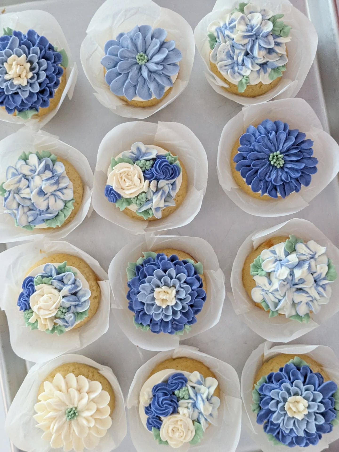 This is a floral cupcake appreciation post🪻🌼🪷🌹🌺💖