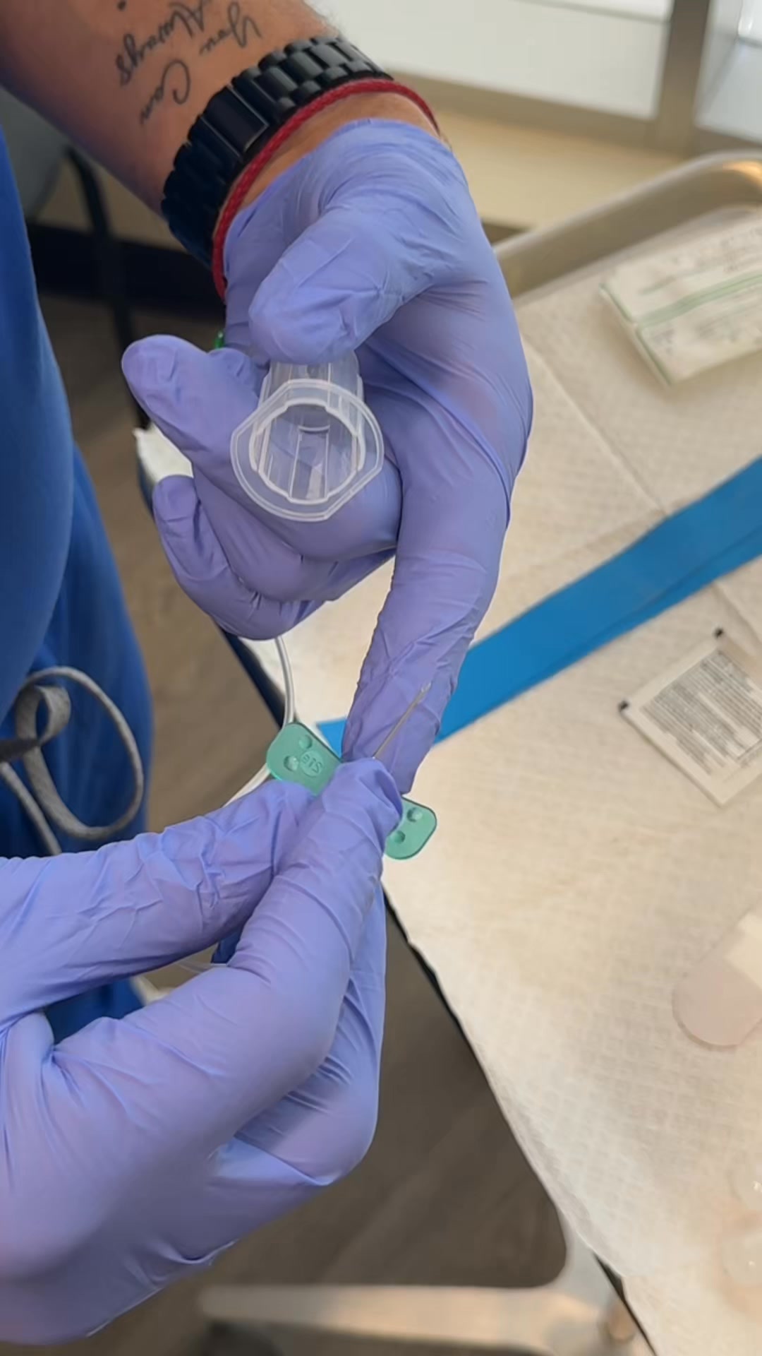 When the needle pokes through and your anxiety starts listing diseases 😭😂
Me 0.2 seconds later: “Yep… this is it. HIV, Hep B, Hep C… goodbye everyone” 🥲💉
PSA: accidental needle sticks happen, but reporting them immediately, washing the area, and getting tested/treated quickly is important. Don’t panic, educate yourself too💙
#bettertogether #cliniclife #healthcarehumor #orlandohealthcare #gettested