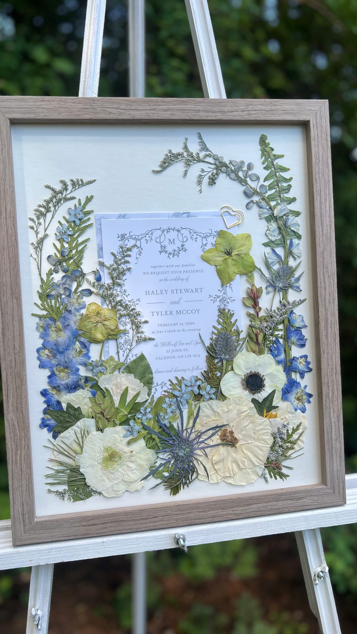 When the couple wants to include their wedding invite 😍💌
Couple: Haley & Tyler
Florist: @touchstoneflorals 💐
Venue: @millcroftinnandspa
Wedding invite: @truly.engaging
Wedding bouquet preservation
Pressed flowers
Wedding keepsake
2026 brides