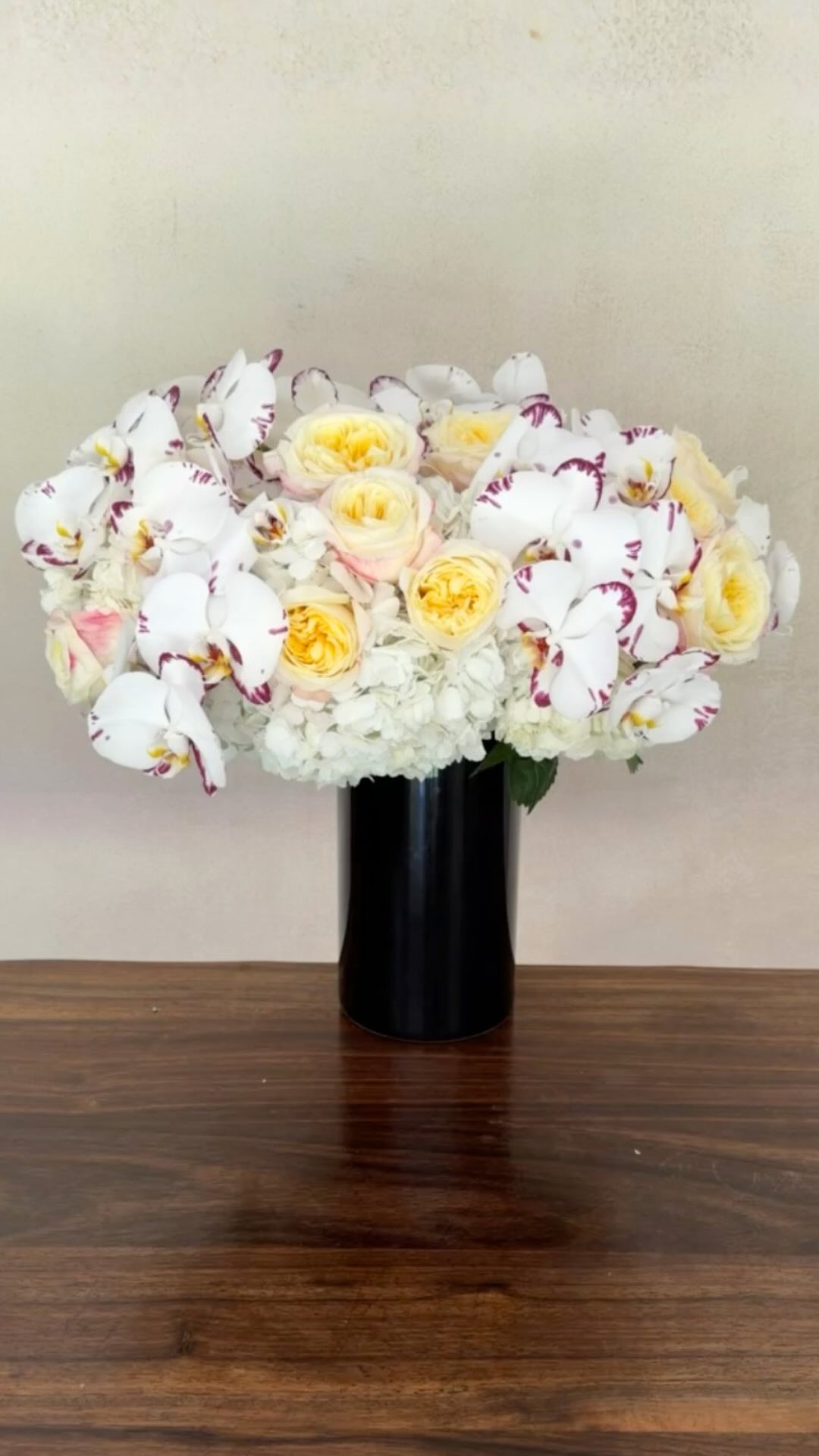 A spring arrangement, in the making.
Light, fresh, and thoughtfully composed.
Shaped stem by stem, with balance and care.
#FloralDesign #springflorals