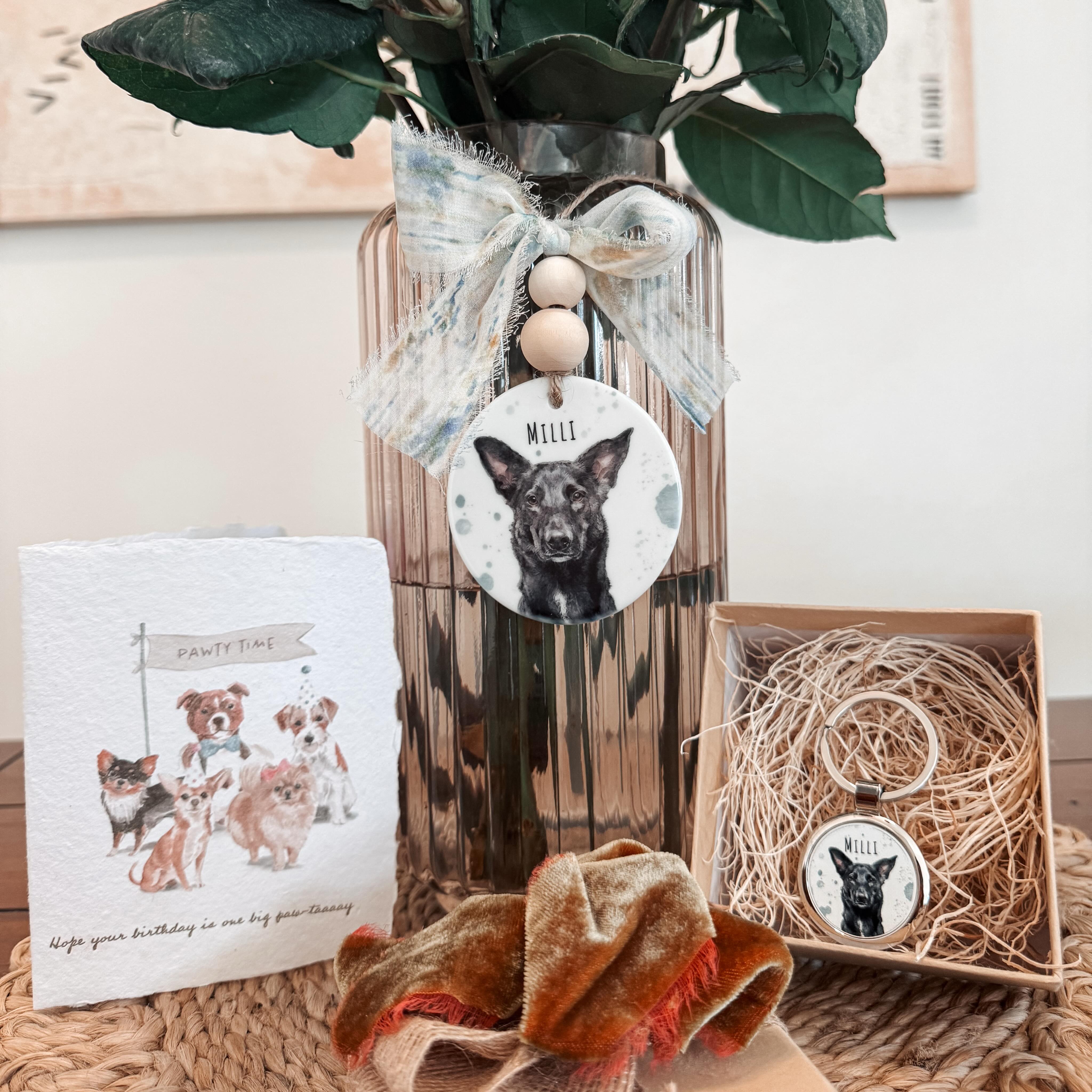 Now that this sweet little gift has been hand delivered I can post it!!
Part of doing this is that I get to meet so many local community remembers and their dogs! Even though I didn’t get to meet this sweet girl, I loved being able to be part of celebrating her Fur mama!
Oh…slide to see the pit stop I got to make on my way back home!
Thanks @okeydokeydrjones for supporting a local small business 🐾
#laguna #lagunabeachcalifornia #dogsofoc #petgifts