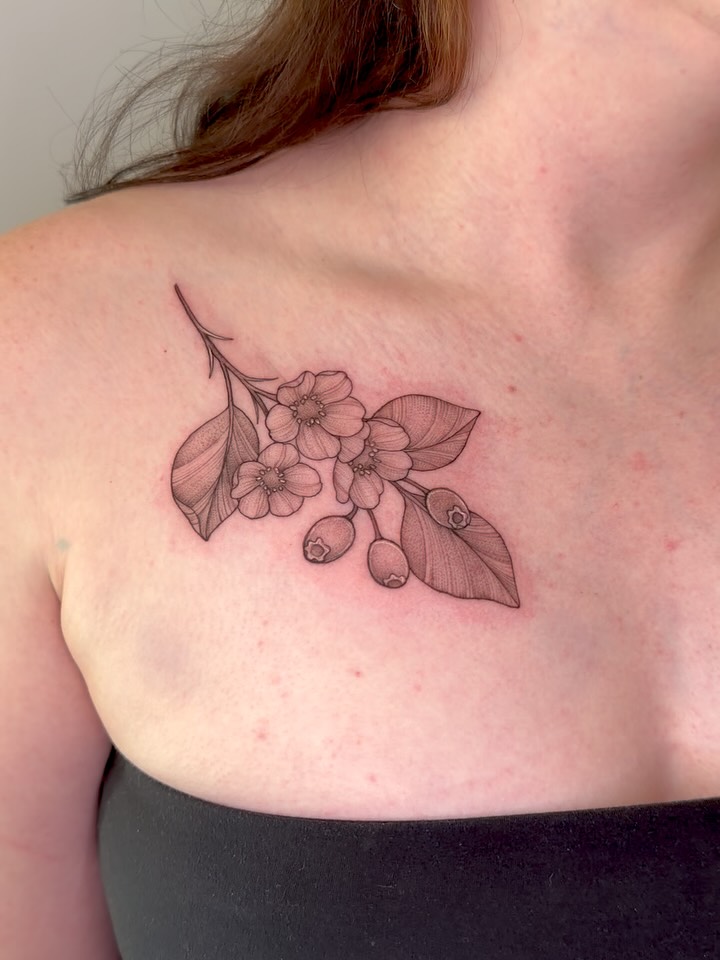 Fresh chest tattoo! Go to the last video to see her healed full sleeve!
#tattoo #raleigh