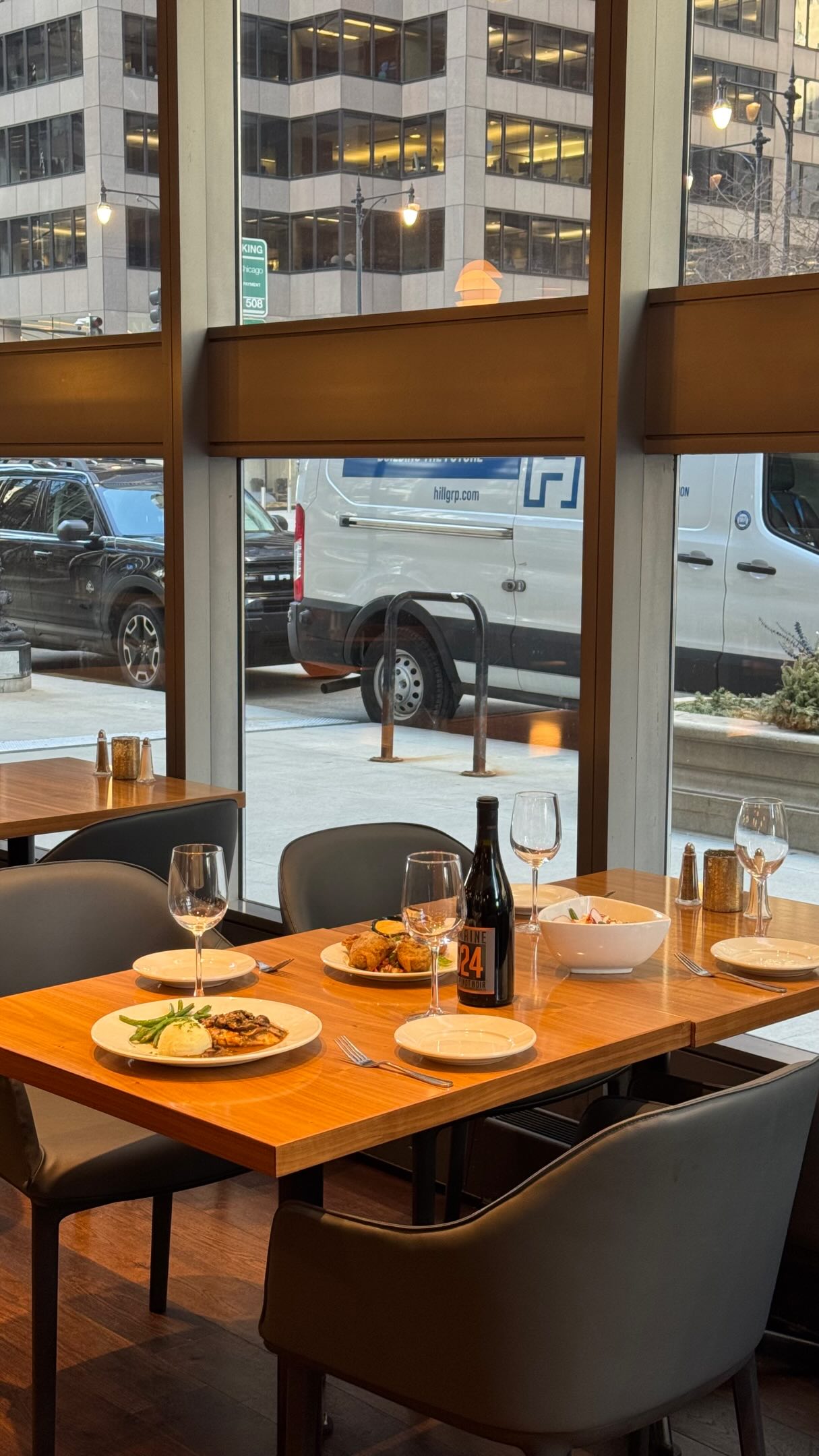 ✨ Weekly Specials at One North Chicago ✨
Seasonal comfort with a refined touch.
This week features Chicken Vesuvio with white wine sauce and roasted potatoes, a vibrant Chef’s Bruschetta, a rich Pulled Pork Brioche Sandwich, and a fresh Harvest Bowl with Mediterranean flavors.
Simple ingredients. Elevated execution.