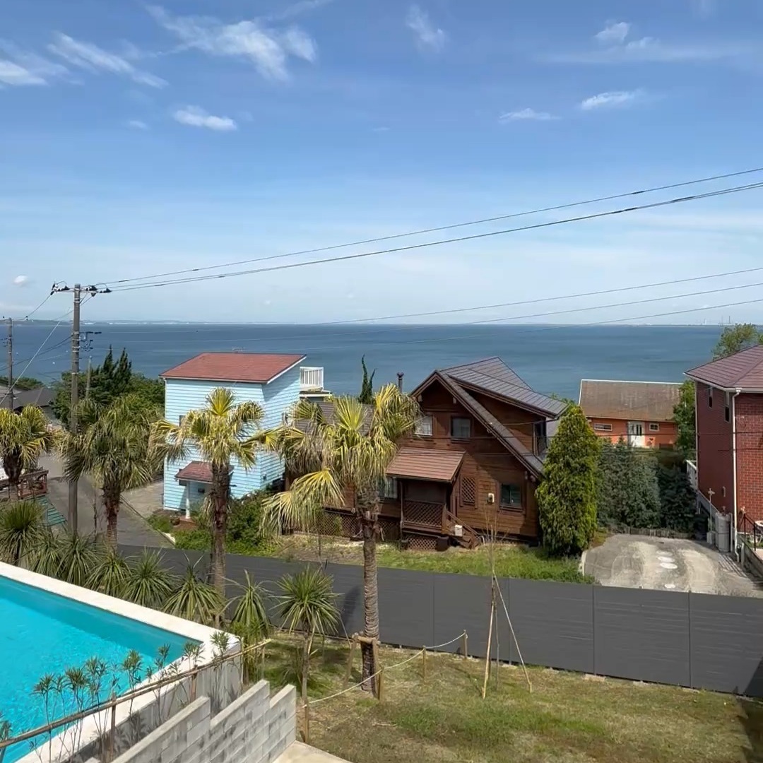 【プール施工例】千葉県
海を見渡せる内房の邸宅
プールをヤシや植栽に囲まれた空間に仕上げました。
夜のナイトプールも素敵です。
サイズ9m×4m
ライナーカラー Cayman
#プール施工例
#家庭用プール設計施工
#夏はプール
#別荘の庭
#エクステリアデザイン