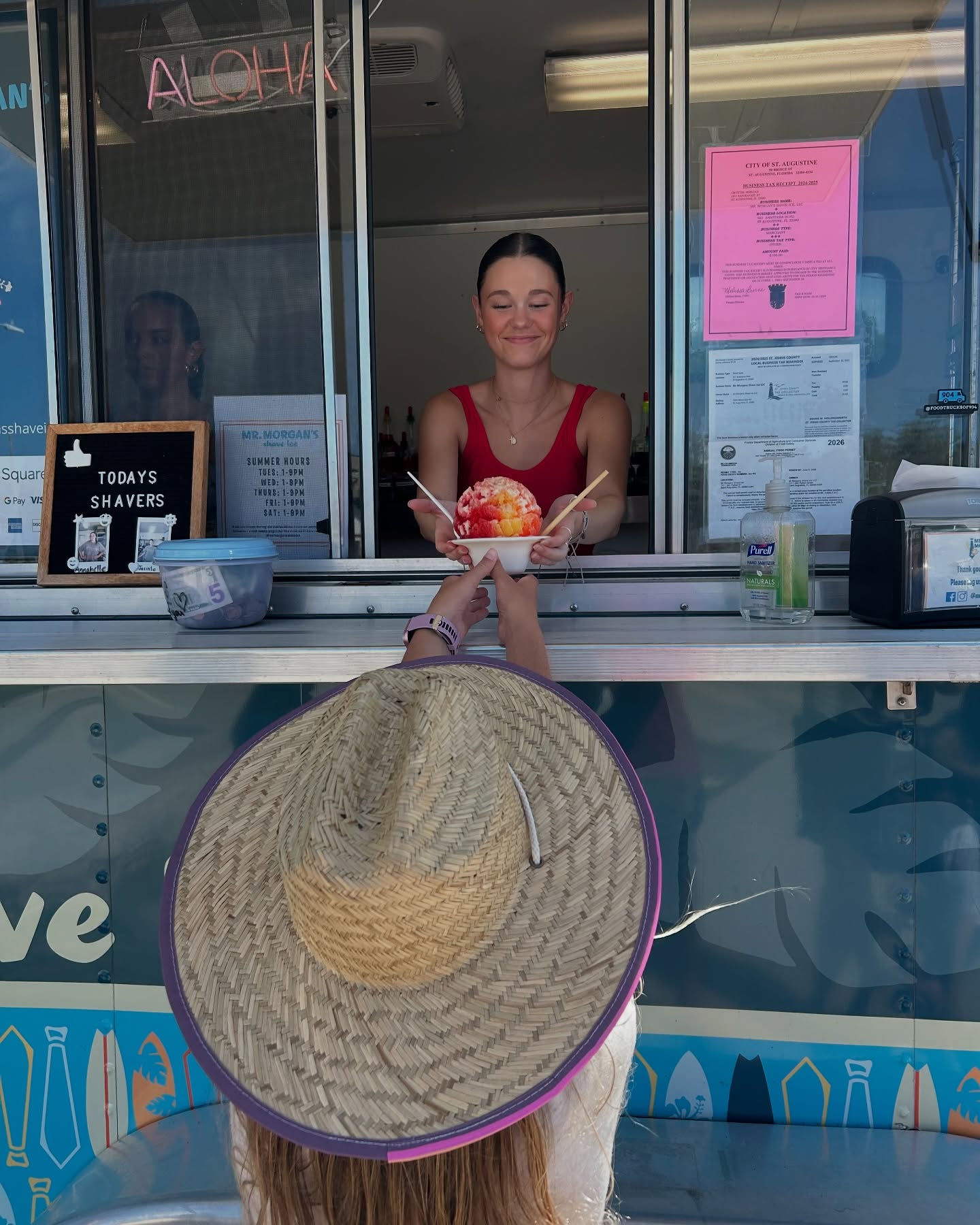 Perfect time to grab a shave ice is right before a storm! We are open rain or shine until 8pm! Come see us! 🤙🍧🤩