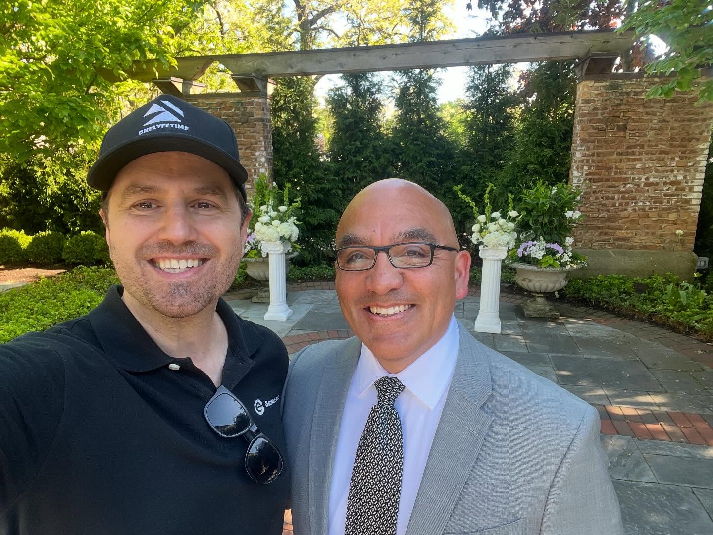 Back at the gorgeous Winnetka House for this wedding and was delighted to see that I was working with Michael the officiant. I decided to hide the speakers and myself in the foliage alongside the ceremony space which also made for some unique captures of the event.
Photogs: @andihennesseyphotography
Officiant: @hitchedbymv
Venue: @communityhouse_winnetka