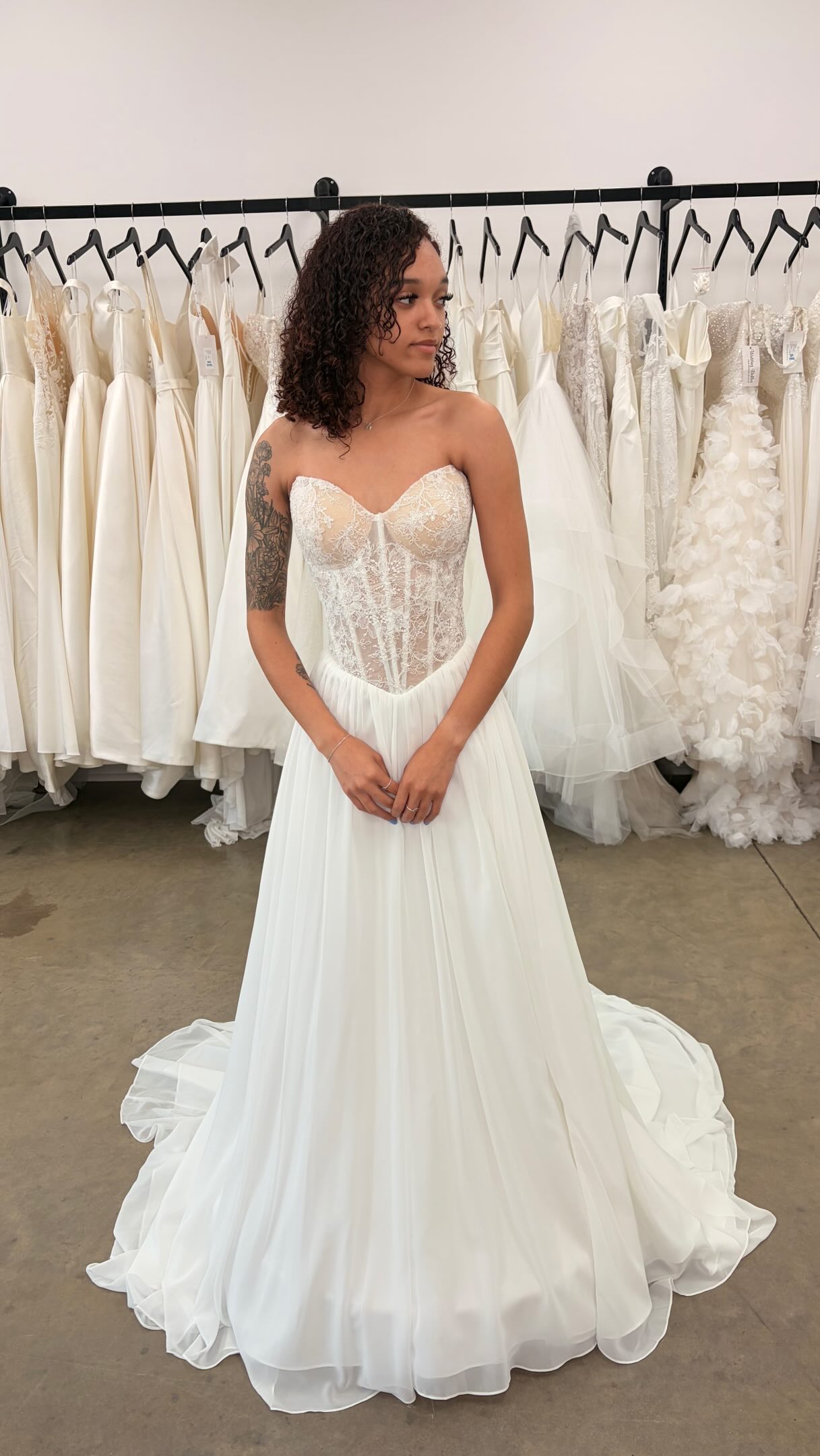 Let us know which spring style you would wear to your wedding 🤍💍
.
Book your appointment by clicking the link in our bio 🔗