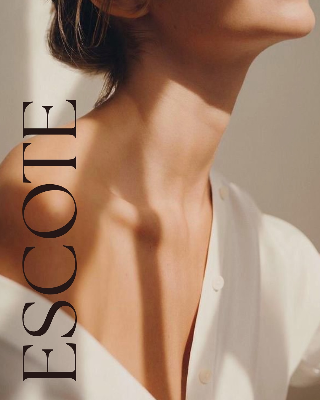 📣El cuello y el escote revelan la edad que el rostro sabe ocultar!
☀️Son las zonas que más envejecen y las que más olvidamos. En verano, la exposición solar, el calor y la sudoración las hacen especialmente vulnerables.
😁Cuidarlas no es un lujo, es inteligencia estética.
Nuestro consejo clave:
🧴Hidrata a diario. La piel del cuello es más fina y pierde agua con facilidad. Aplica tu crema hacia arriba, con movimientos suaves y ascendentes.
☀️SPF 50 sin excepción, incluso en la ciudad. Es la medida anti envejecimiento más efectiva que existe.
💦 Limpieza diaria sin olvidar esta zona, extiende tu limpiador facial hacia el cuello y escote. Exfoliar suavemente una vez por semana.
💛 Trata, no solo cuides. Si notas flacidez, manchas o arrugas incipientes, existen productos y tratamientos en cabina específicos que dan resultados.
🆘 Si deseas un producto completo para combatir el envejecimiento de la piel en esta zona, El Sérum de Gold Elements para el cuello, es nuestra opción favorita.
📲Si necesitas más información escríbenos por whats apps 😉
#cuidadodelapiel #verano #cuelloyescote #antiedad #pielsana #esteticabarcelona