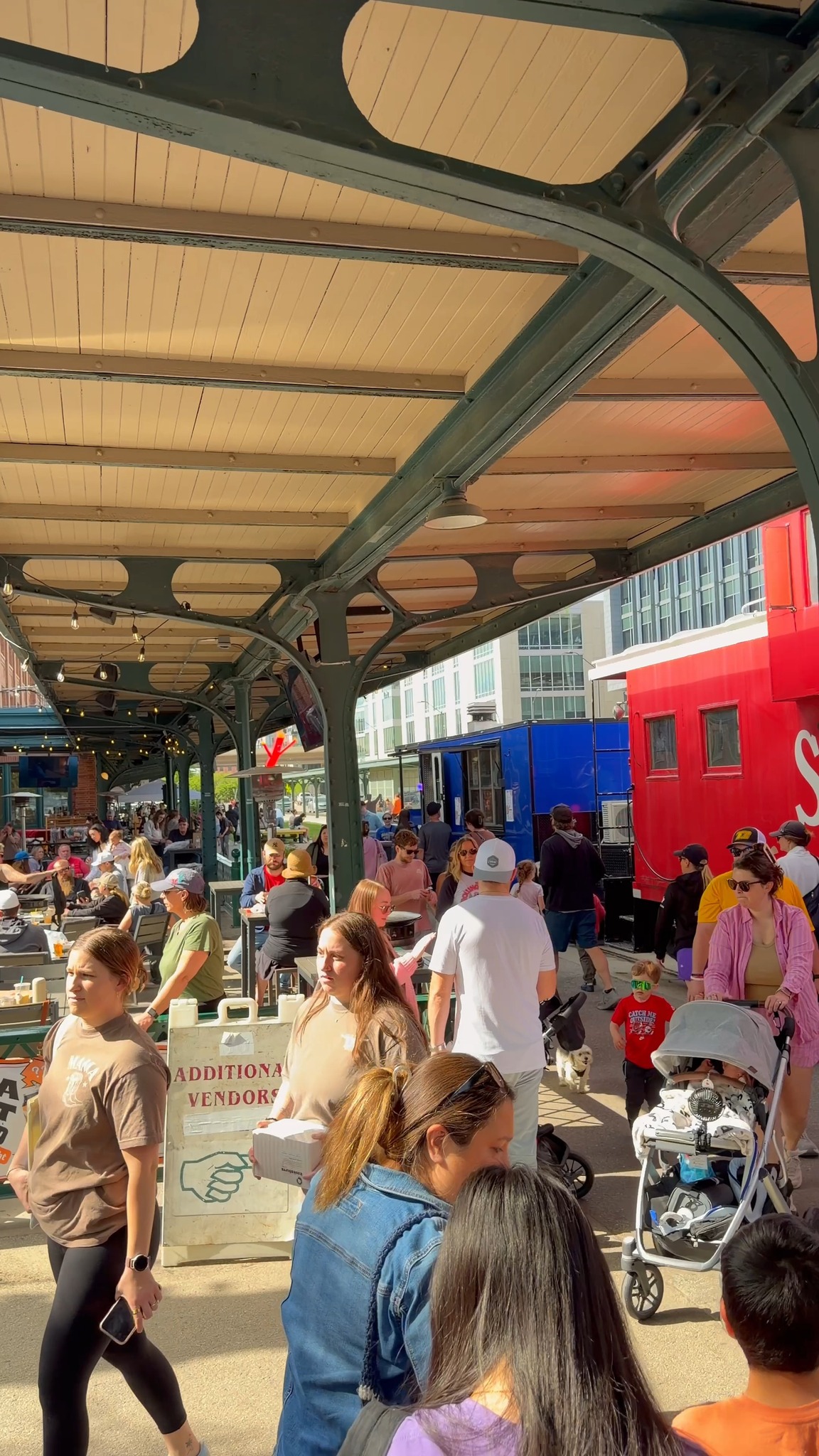 It's the perfect day for farmers market shopping and breakfast pizza! 🍕☀️