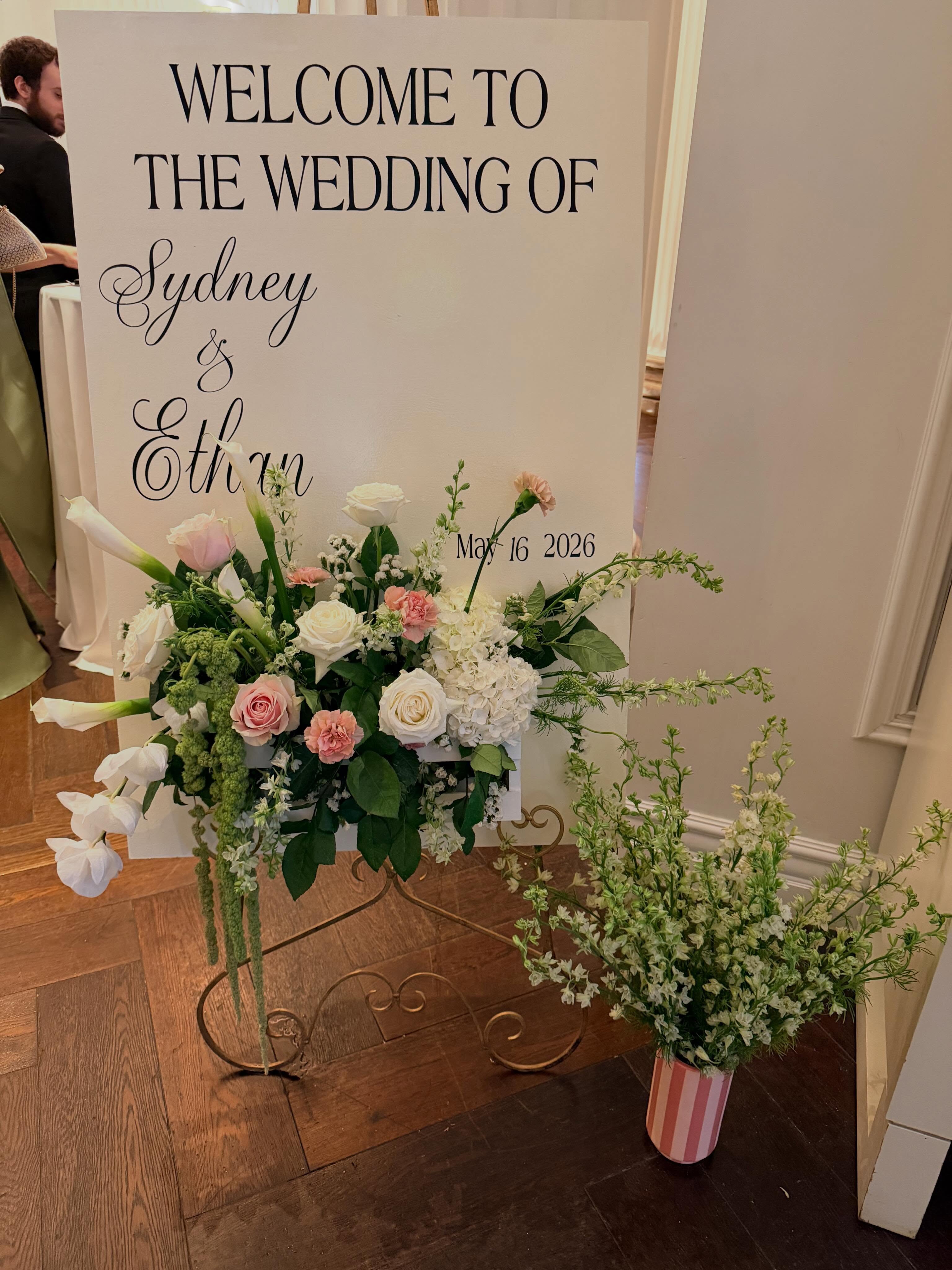 It’s been a beautiful few weekends 🌹🌷🌸
This gorgeous set up was at @monacopgh for the lovely Sydney and Ethan ❤️
#pghflowers #pghflorist #hotelmonacopittsburgh