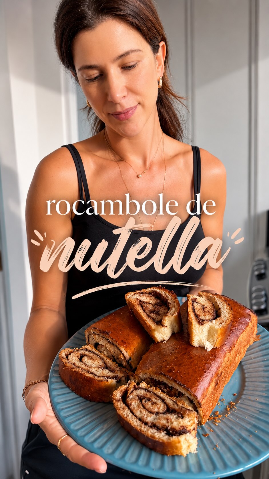 “Nutri, pode comer pão?” 👀
Pode.
Mas talvez o problema nunca tenha sido o pão…
e sim a relação de culpa que colocaram em volta dele.
Porque sinceramente?
Um rocambole caseiro, feito com calma, fermentação, textura macia e recheio de Nutella derretendo… também pode fazer parte da vida. ✨
Nutrição saudável não é viver em punição.
É aprender equilíbrio, contexto e frequência.
E vou te falar:
o cheiro disso assando deveria virar terapia. 🥹🤍
Quem quer a receita comenta: “EU QUERO” 👇
#nutricaofeminina #equilibrioalimentar #receitasaudavel #nutricionista #conexaonutris