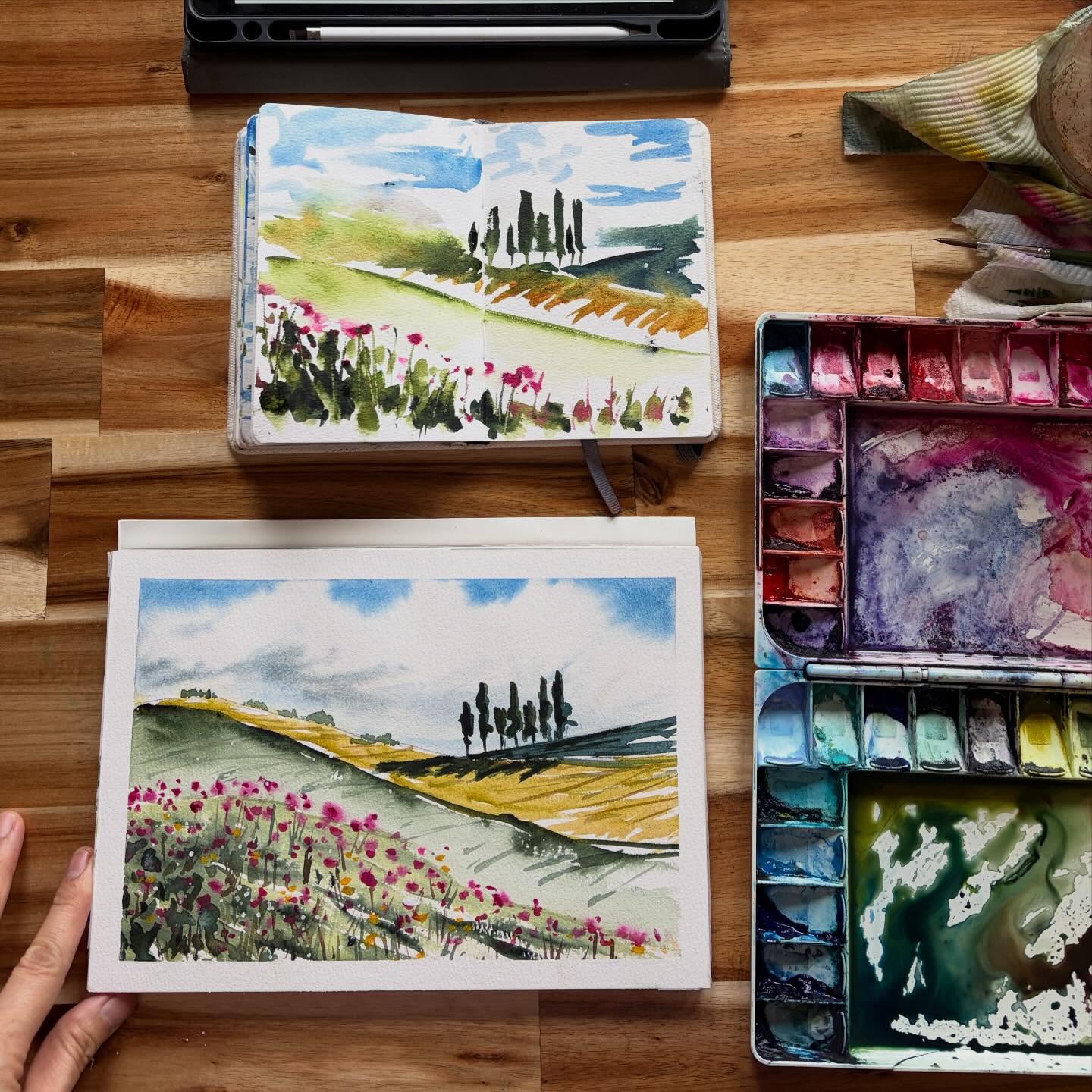 ✨ Such a fun and productive morning!
Had our monthly Inner Circle Patreon LIVE where we talked about inspiration vs discipline in our creative practice 🎨
We painted this landscape together twice — first, a more intentional layered version… then a fast, messy, 5-minute sketchbook version ⚡️
Then I jumped straight into filming a landscape sketchbook tour video for YouTube 📚
Painting, teaching, chatting, connecting — mornings like these fill my creative cup 💛✨
#watercolour #landscapepainting #sketchbook #artistlife #creativepractice