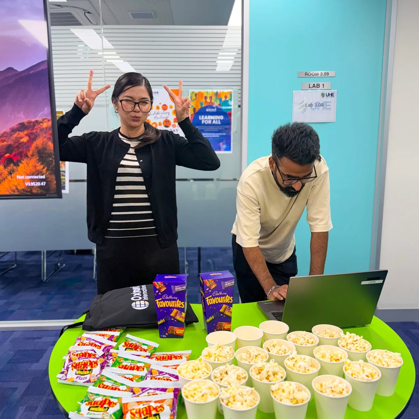 Day 2 of Harmony Day 📷✨
A few moments from another great day on campus! 🌏🧡
#HarmonyDay #CampusEvent #UHE #UniversalHigherEducation #Melbourne