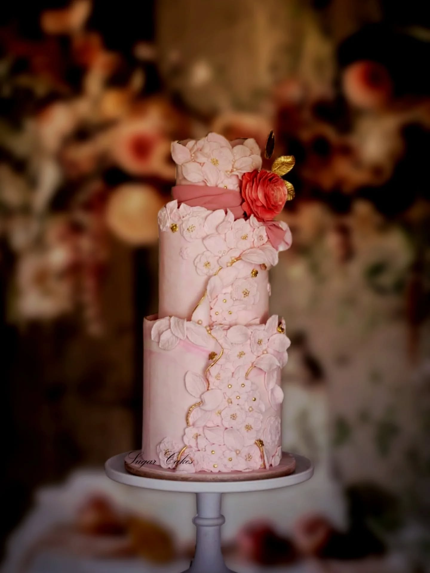 Sugar Cakes...a beautiful cake called "Filigree" 🩷
@barco_bake for the most beautiful edible color range.
@saweddings #luxuryweddingcakes #lovemywork #weddinginspiration