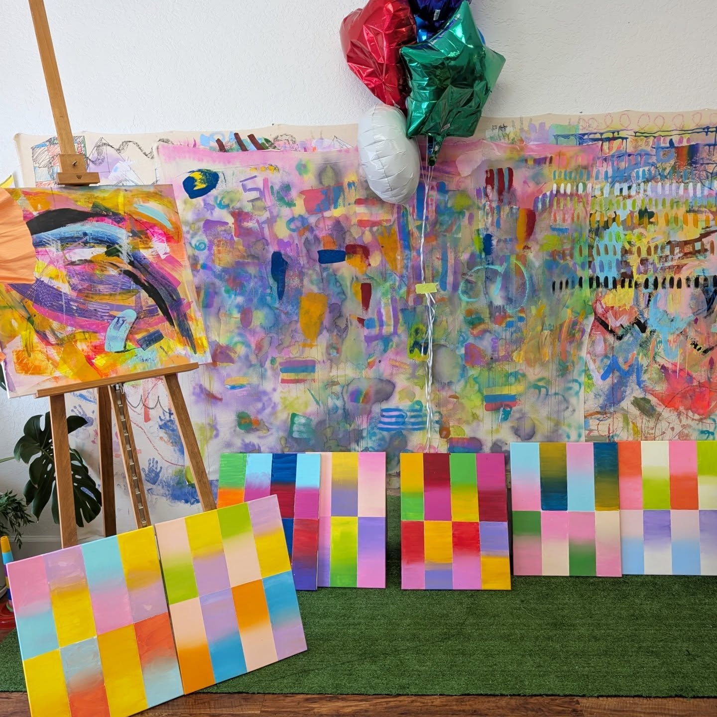 GOODBYE MAY 👋🏿✨
And just like that, we wrapped up our very first semester in the new space! This studio has welcomed so many amazing families and grown into a place where kids truly get to be kids, a space that encourages creativity, playfulness, critical thinking, friendship, and self-expression.
This month we explored contemporary art, graffiti, mosaics, and watercolor painting, ending the semester with so much color and creativity. We also hosted our very first student art show, which was such an incredible experience and a huge accomplishment for all of our students. Watching them proudly share their artwork was something truly special.
Thank you to every family who has supported Painted Leaf and helped make this season so meaningful. We can’t wait to return in the Fall for another semester of weekly classes, creativity, and making art together.
