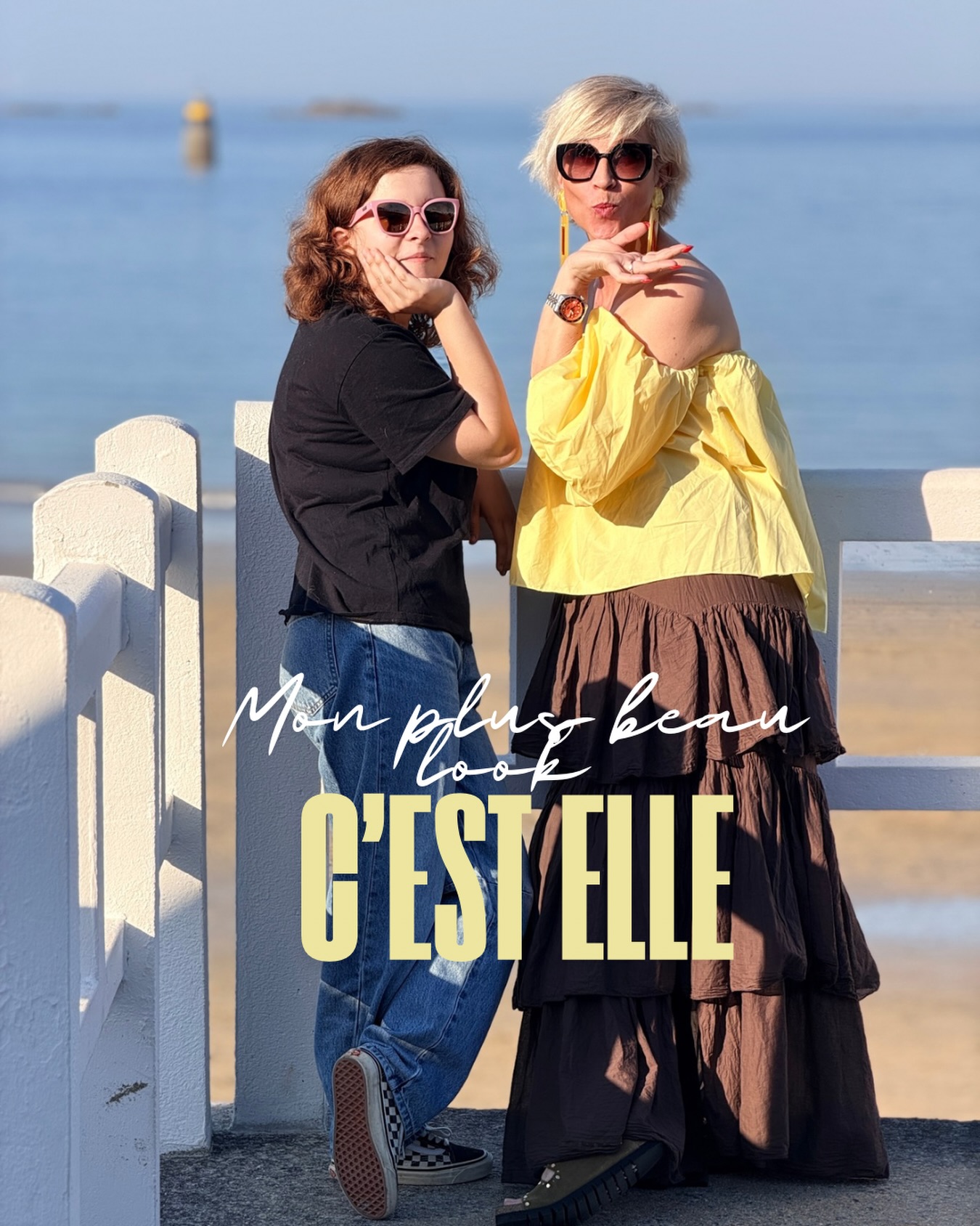 On croit transmettre des valeurs.
On transmet surtout une façon d’exister.
Là sur cette photo, c’est Mon Bibi,
Elle a choisi son style. Son jean, ses Vans, ses lunettes roses.
Moi j’ai choisi mon jaune soleil et ma jupe qui vole.
On n’est pas pareilles.
Et c’est exactement ça, la réussite.
Parce que mon rôle n’était pas qu’elle me ressemble.
C’était qu’elle s’assume.
Pleinement. Librement. Sans s’excuser.
Est-ce que je désespère un peu du style de l’ado ?
Peut-être un peu des fois.😄
Mais je la regarde aujourd’hui — et je sais.
Le message est passé.
Ce post, il est pour toutes les mamans.
Celles du sang.
Et celles du cœur.
Celles qui ont dit, un jour, d’une façon ou d’une autre :
“Tu es belle. Tu as le droit de briller.”
Bonne fête, mes petites pépites. 🌻
Mon plus beau look ? Elle.
Et toi — c’est ta maman qui t’a appris à t’assumer, ou c’est toi qui l’as emmenée avec toi ?
➀ C’est elle mon modèle
➁ C’est moi qui l’ai ouvert la voie
#fetedesmamans #mereetfille #transmission #comtessedeblois #oserbriller
