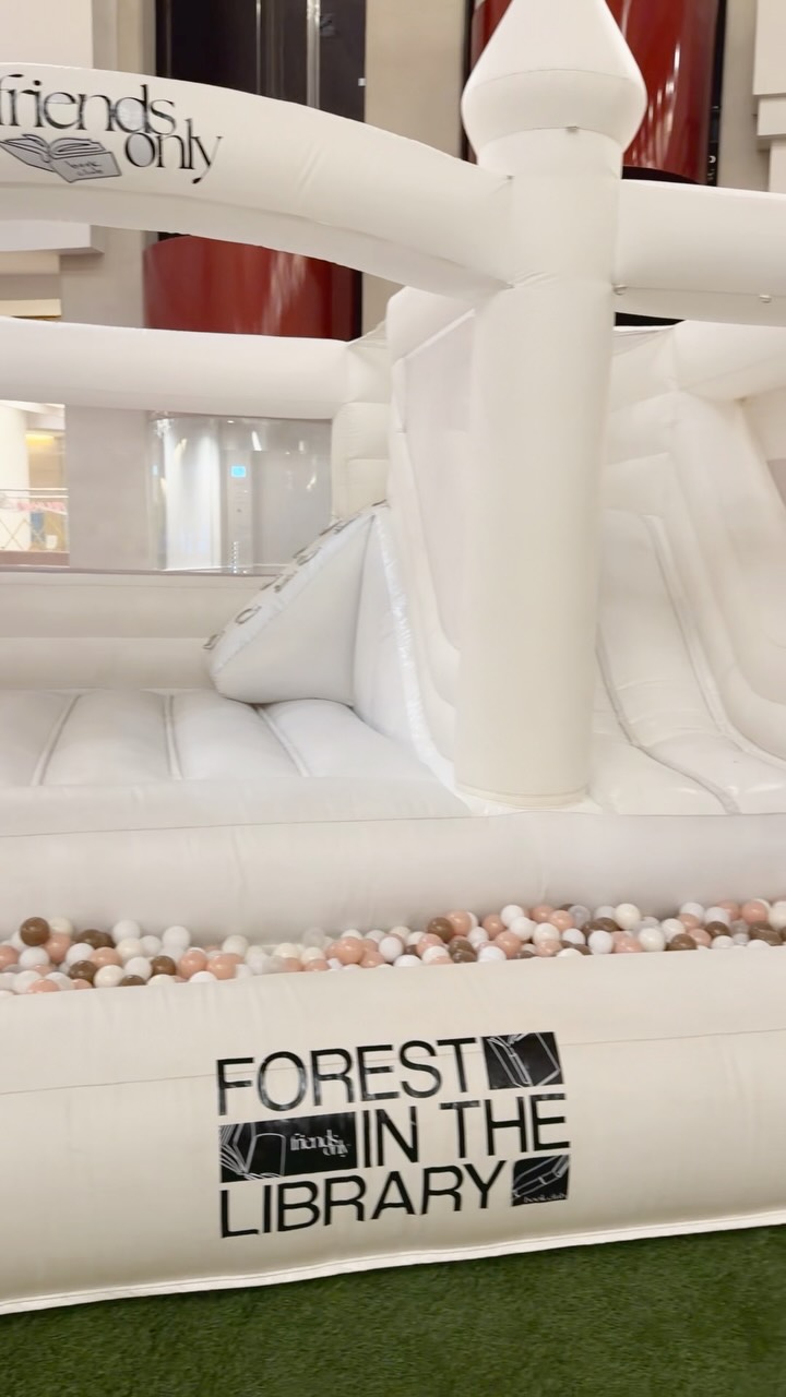 When the venue needs a statement piece — this is it.
Our White Bouncy Castle at Forest in the Library x Friends Only. All white, all impact.
📩 info@emgoplay.ca
#bouncycastle #eventrentals #torontoevents #corporateevents #emgoplay
