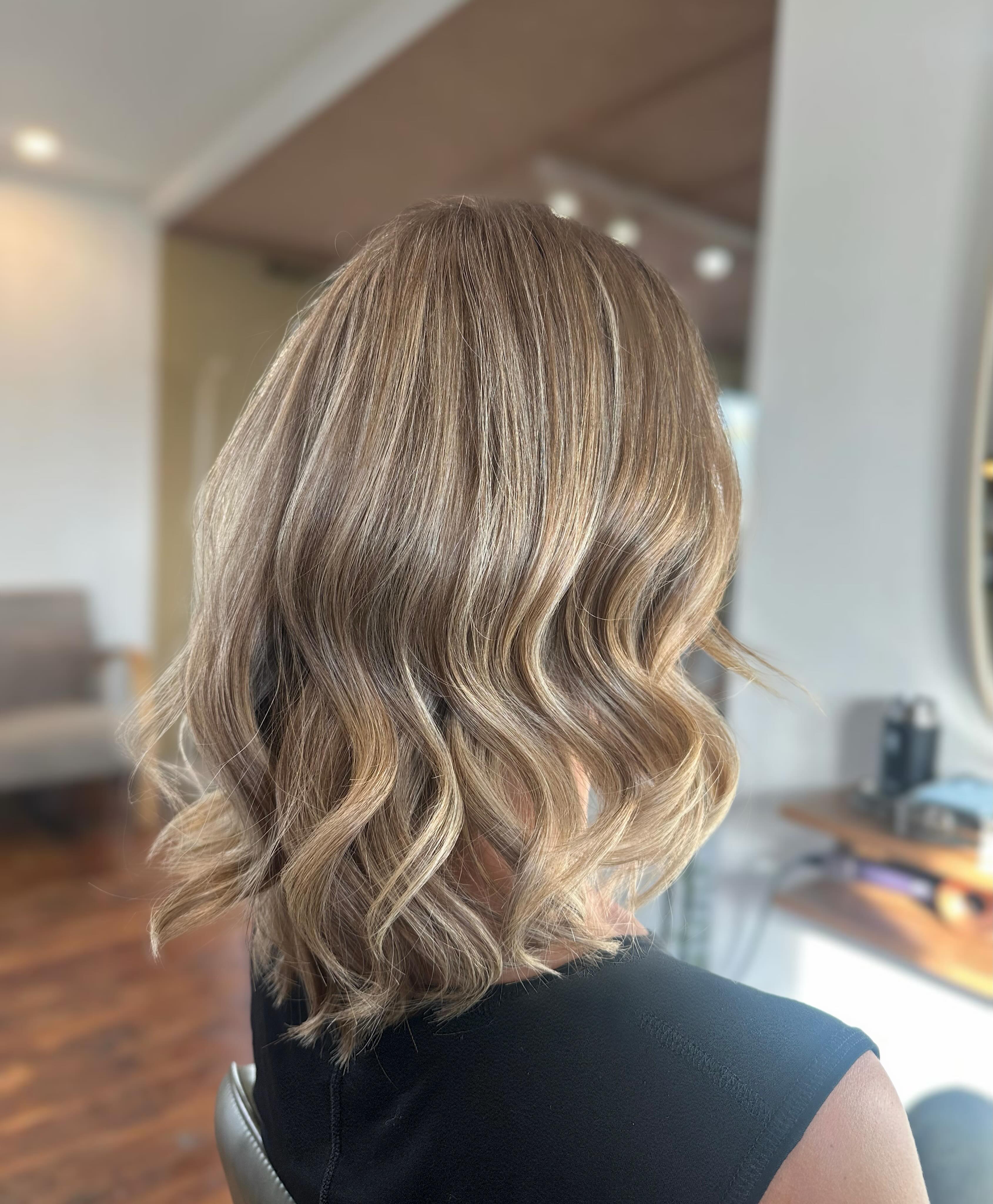 Soft creamy blondes + an effortless wavy bob = the dream combo ๐ฉโ๐ฆณโก๏ธ๐ค
#davinesofficial #yuduyu #sustainablesalons #waihekeisland