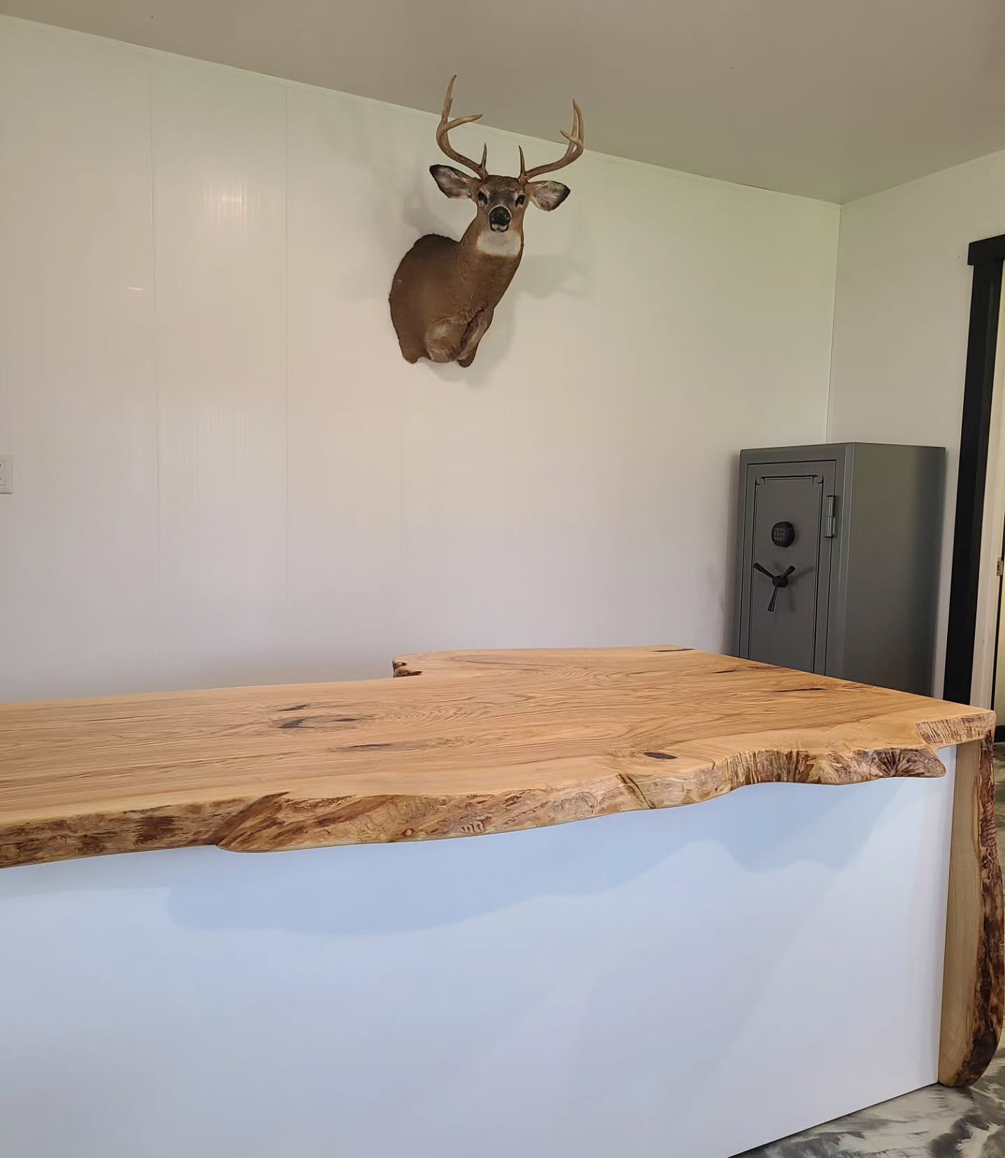 Custom waterfall live edge ash desk! š¤
#customfurniture #Timbercraftco #liveedge