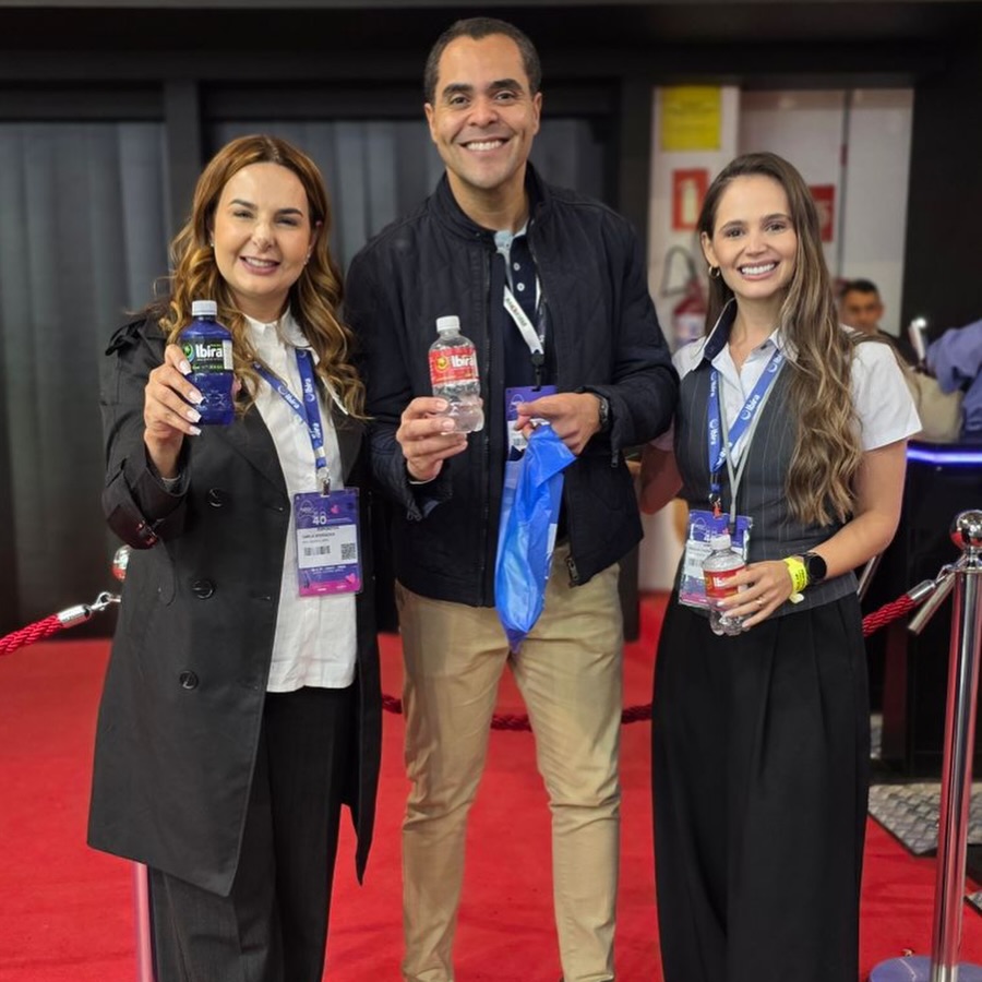 APAS é sempre sobre negócios… mas também sobre conexões. 🤝
Bom demais encontrar parceiros, clientes e amigos que fazem o mercado acontecer todos os dias. Estar presente em eventos como a APAS é acompanhar tendências, trocar experiências, fortalecer relações e voltar cheio de ideias novas.
Nas fotos: encontros com o time da Bom Destino, EKMA Alimentos, Wessel Carnes Nobres, Laticínios Bandeira e grandes nomes do mercado como Chef Davi Leão, Carla Andrades (Água Ibirá), Juka Werner (Bom Destino), Dayane Títon (Baly), Chef Davi Leão e Ronaldo Ayres, o famoso Senhor Pizza. 🍕🥩🚀
Seguimos juntos, aprendendo, evoluindo e levando sempre o melhor para nossos clientes e para a gastronomia da nossa região.
@queijosbandeira
@ekmaalimentos
@chefdavileao
@senhorpizza
@carlaandrades.oficial
@aguaibira
@jukawerner
@laticiniosbomdestino
@daytiton
@balyenergydrink
@carneswessel
#APAS2026 #FoodService #Gastronomia #Networking #MaisMinas