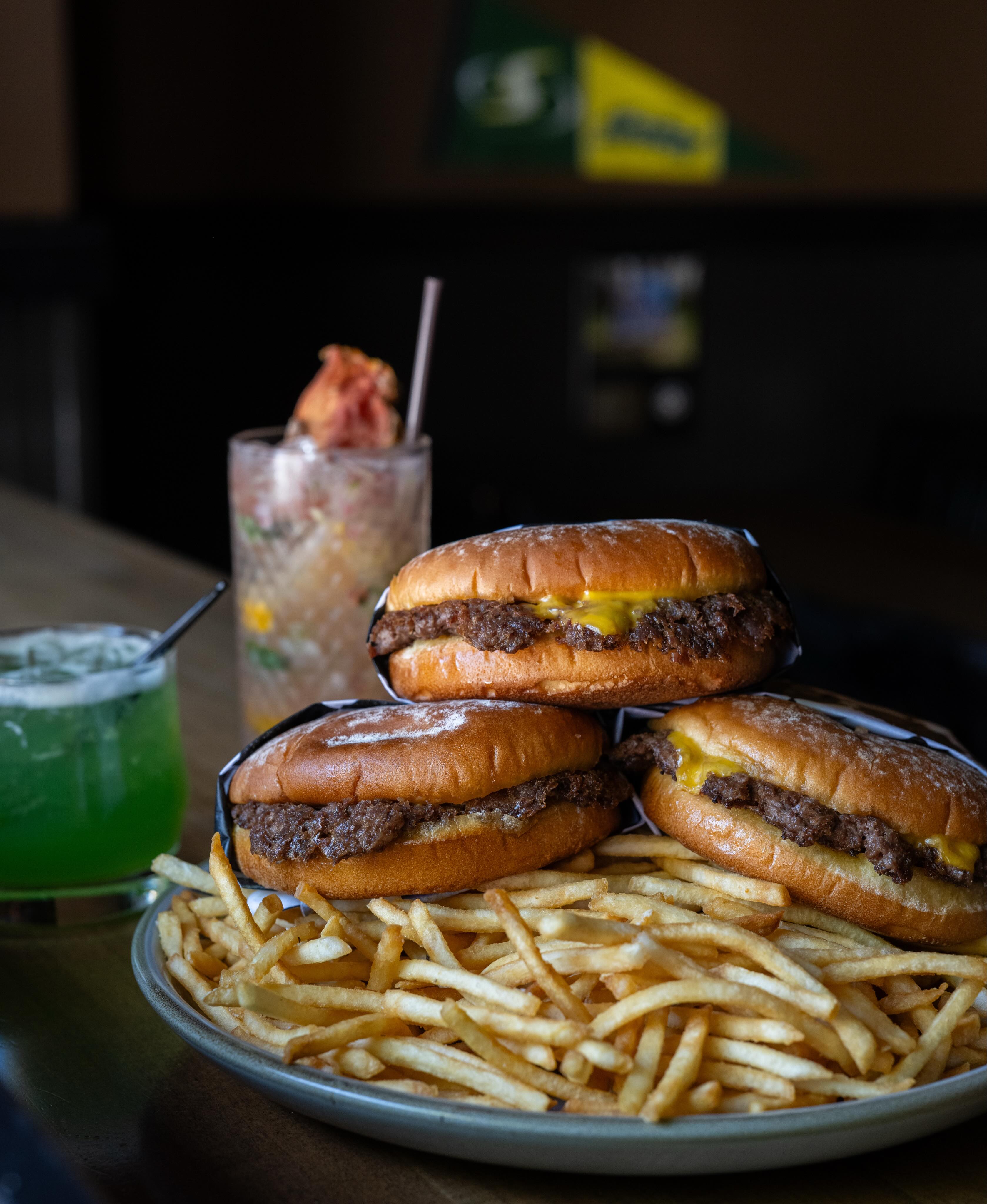 In honor of national burger day we present all things smash! Available at 6pm
Super Smashed Bro | white sangria, espolon blanco, strawberry & orange, prosecco
Hulk, Smash | raynal cognac, pineapple & lime, midori, blue curaçao, sprite float
OG Smash | smashed angus beef patty, American cheese, pub sauce, lettuce, onion, tomato, pickles, potato bun. Served with shoestring fries.
#seattleeats #seattlefoodie #seattlebar #seattlerestaurants #magnoliaseattle