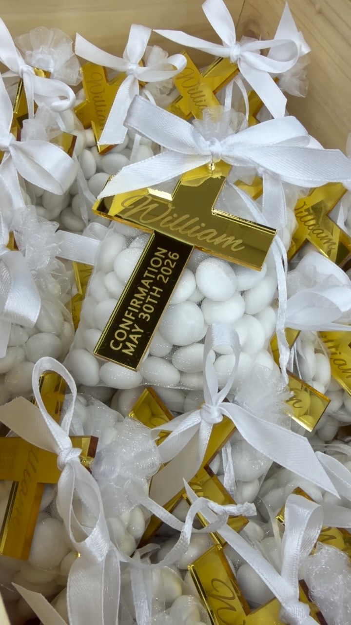 Behind the scenes creating William’s personalised Confirmation bonbonierie 🤍✨
From the laser cutting to the final assembly, every piece is made with so much care.
Finished here with white chocolate buttons for styling purposes (not included).
Available in a range of mirror acrylic and wood finishes.
#DebsDesignLab #Confirmation #ConfirmationFavours #Bonbonnierie #PersonalisedGifts