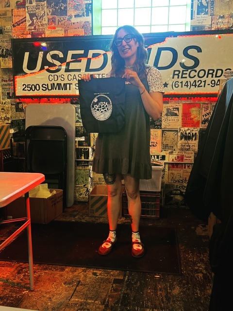 #ListenToModestMouse #ListenTogether
Enormous heart-felt THANK YOU to everyone who came by to listen to the new Modest Mouse jam with us!!
Congrats to our winner of the very special MODEST MOUSE swag.
SWAGGGGGGY