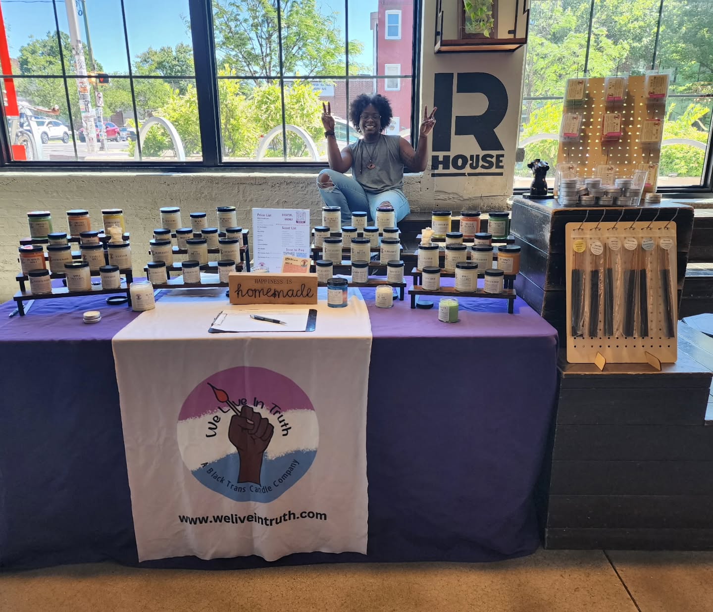 This Saturday we popped up Mini makers mark at R house.
It was nice to see folx we seen at our last event purchasing again!
And to see some of our day 1s! ( you know who you are! )
Thank you @maxicifdesigns for having us! I had a blast. We hope to see you in the future!
Until next time!